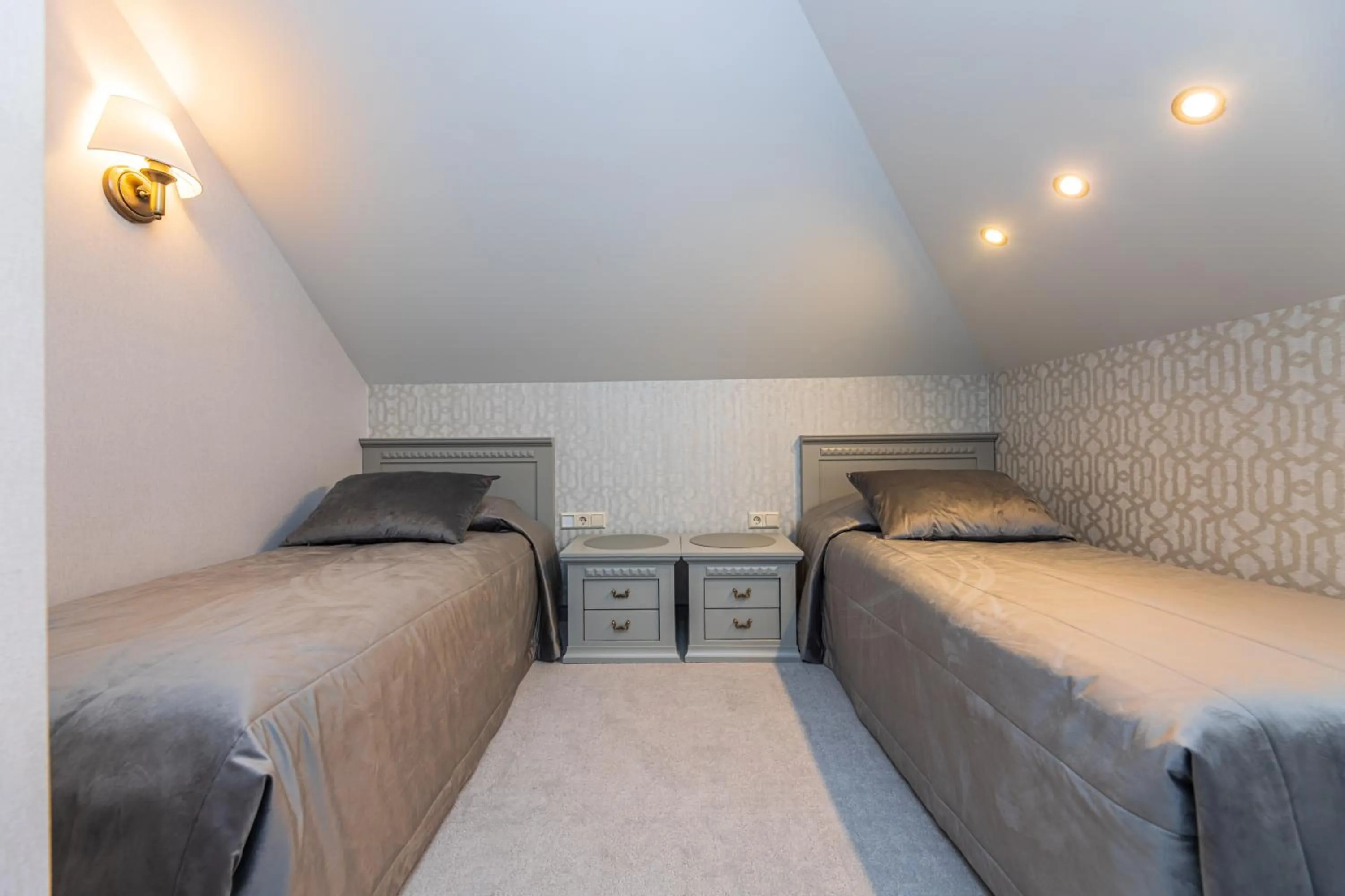 Bed in Senoji Hansa Hotel