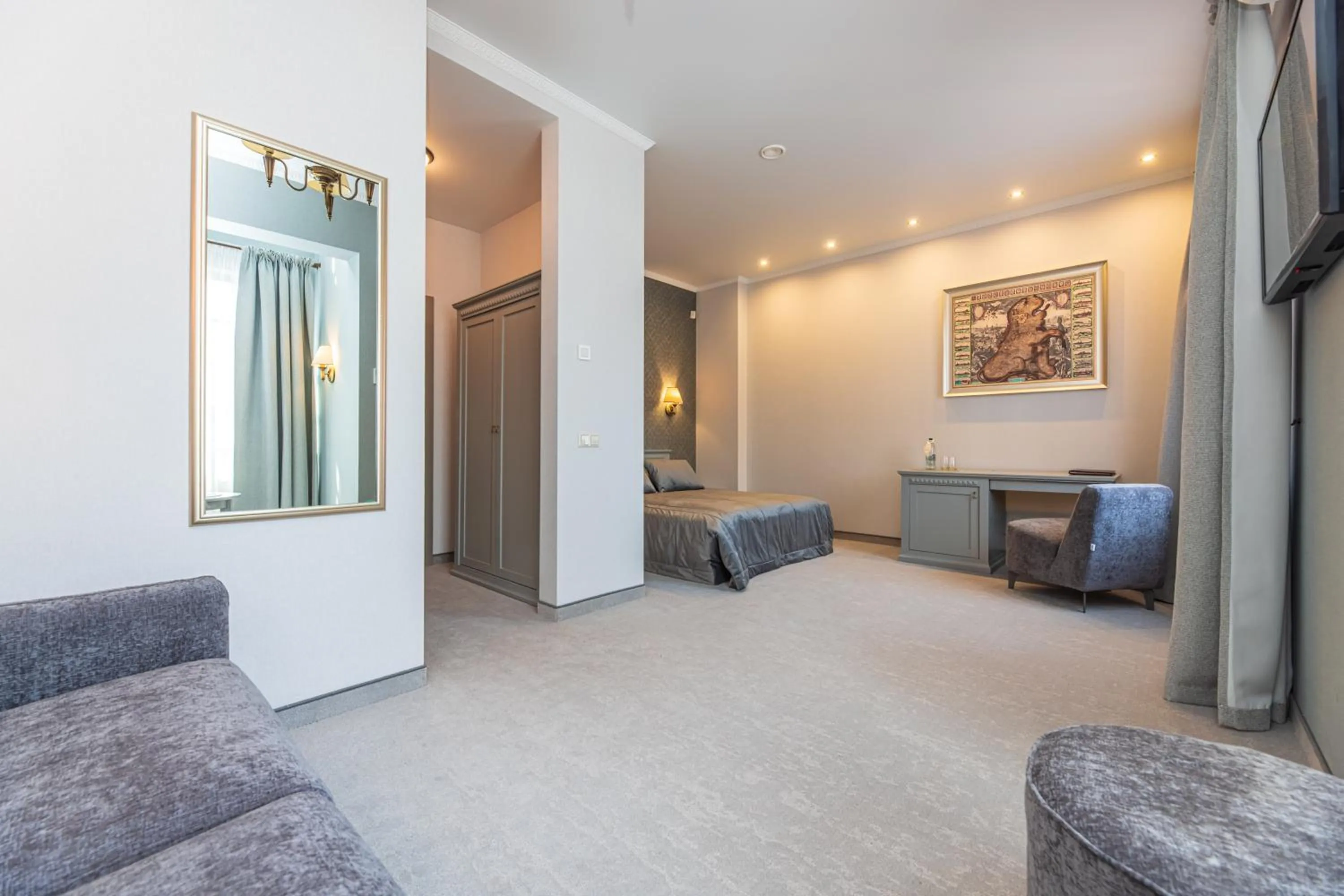 Seating area in Senoji Hansa Hotel