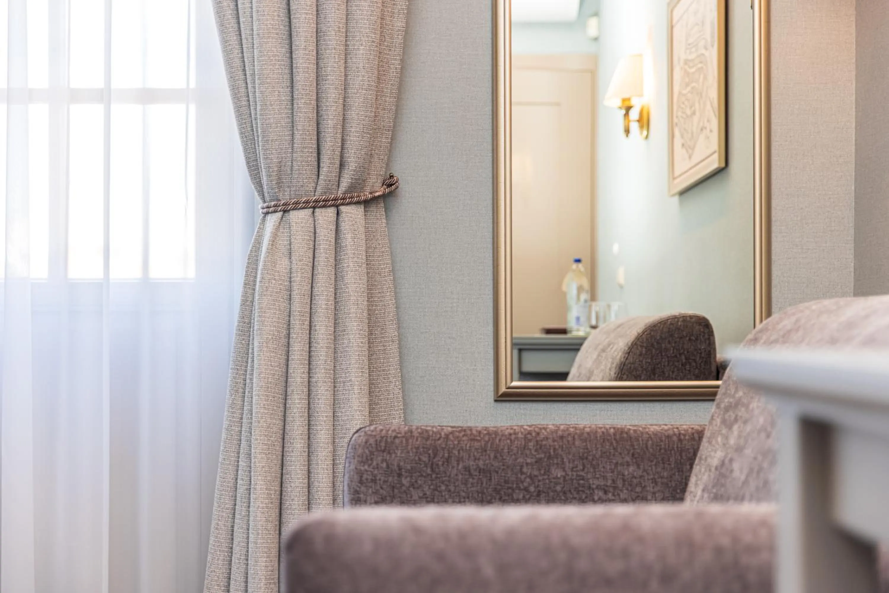 Photo of the whole room in Senoji Hansa Hotel