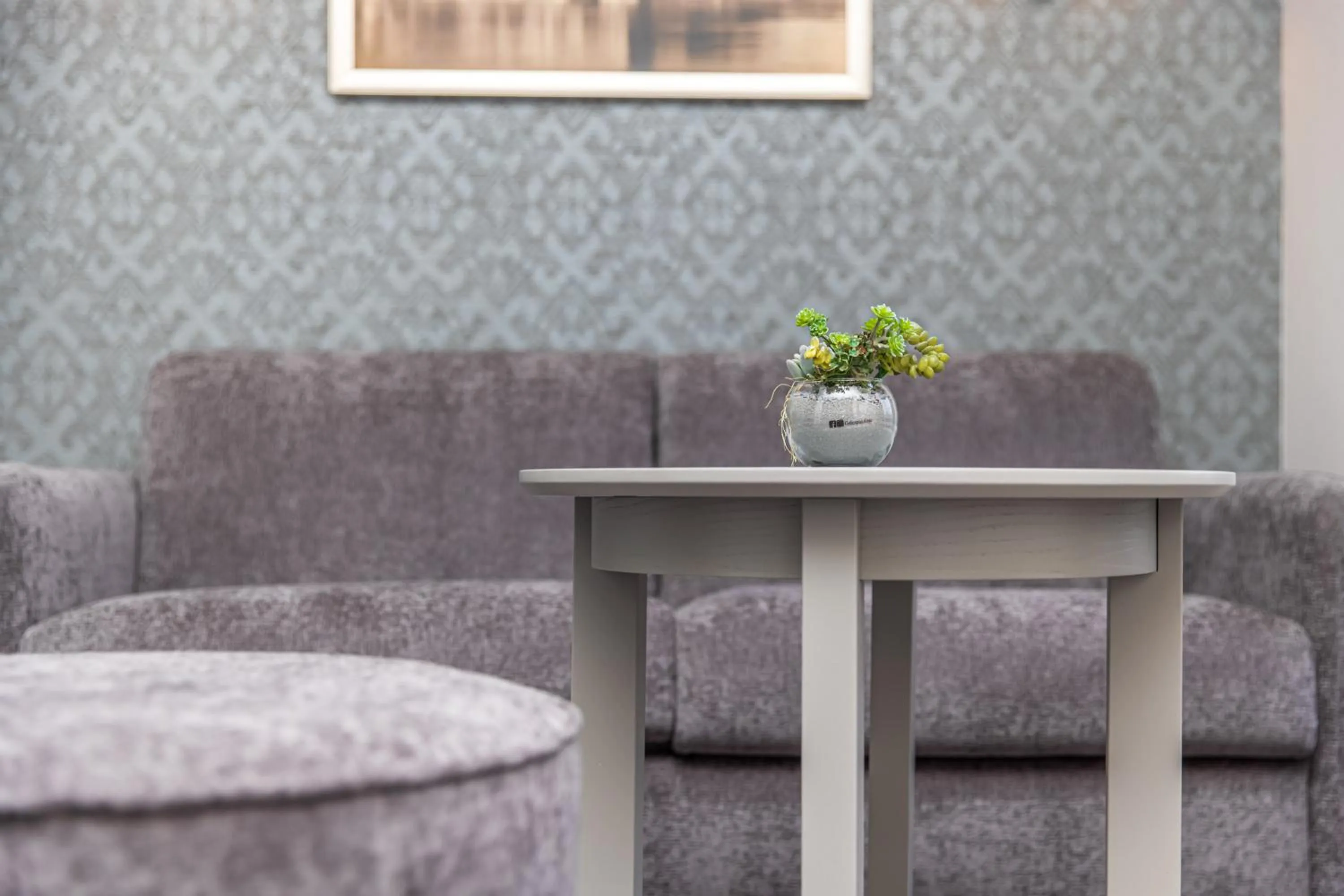 Seating area in Senoji Hansa Hotel