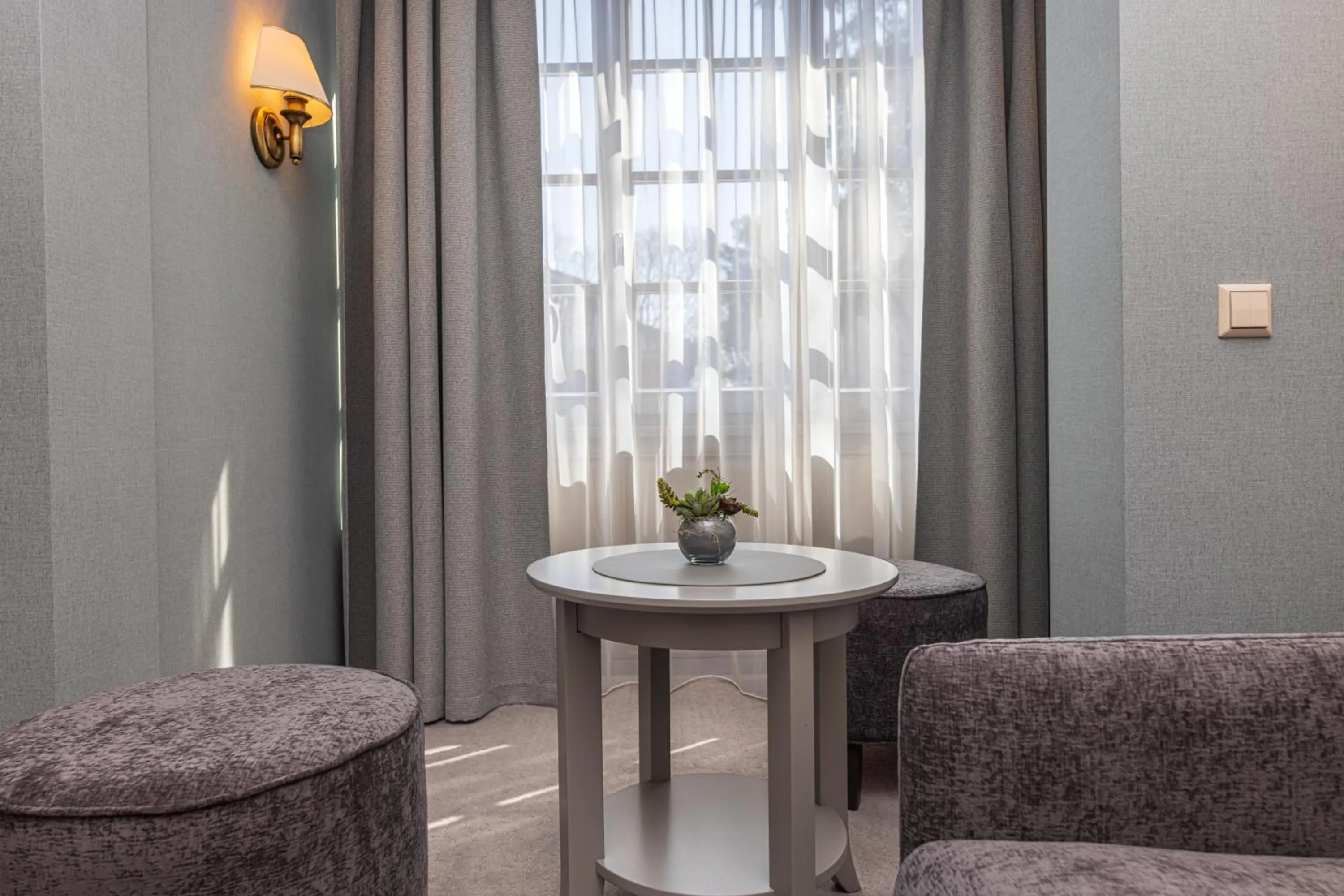 Seating area in Senoji Hansa Hotel