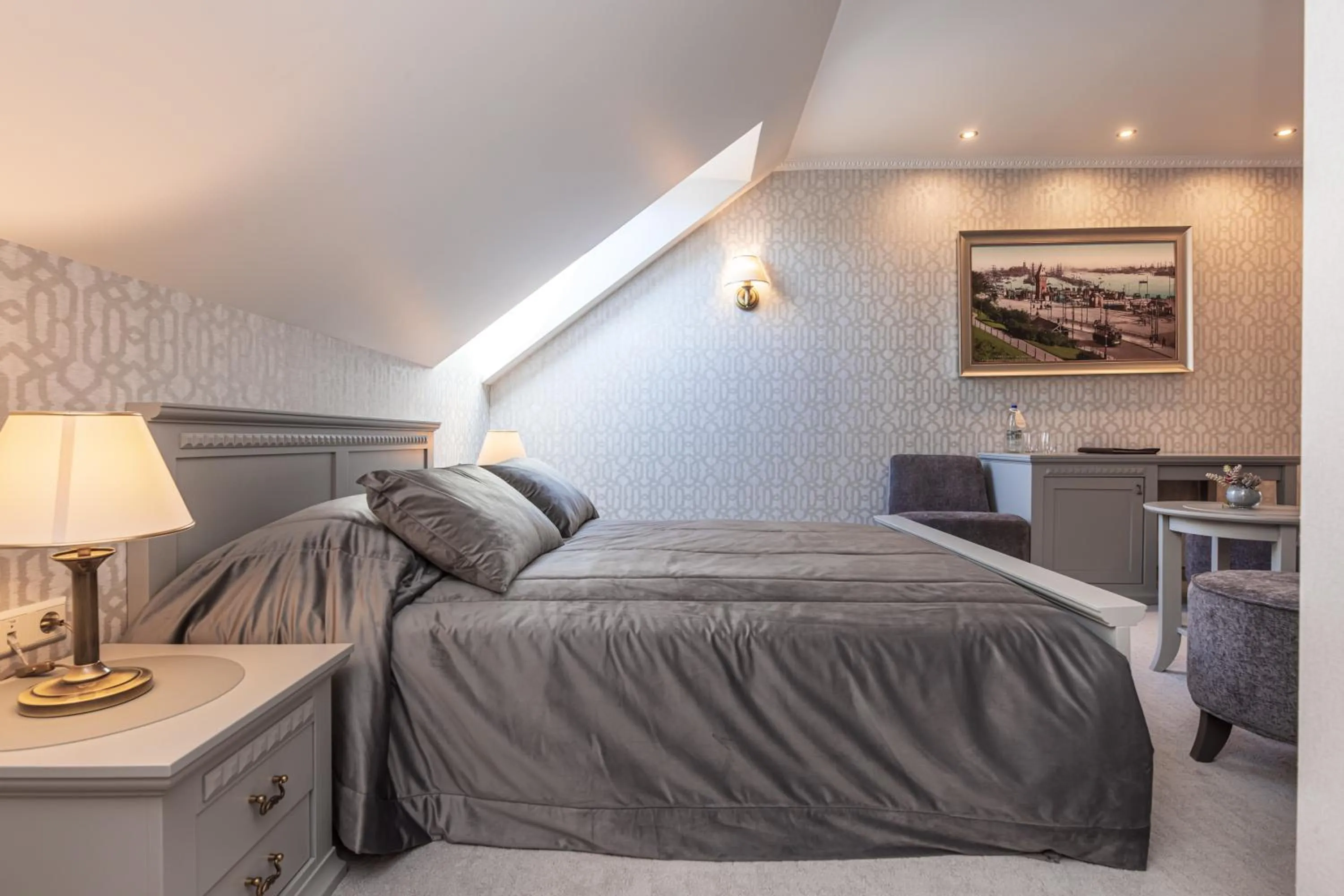 Bed in Senoji Hansa Hotel