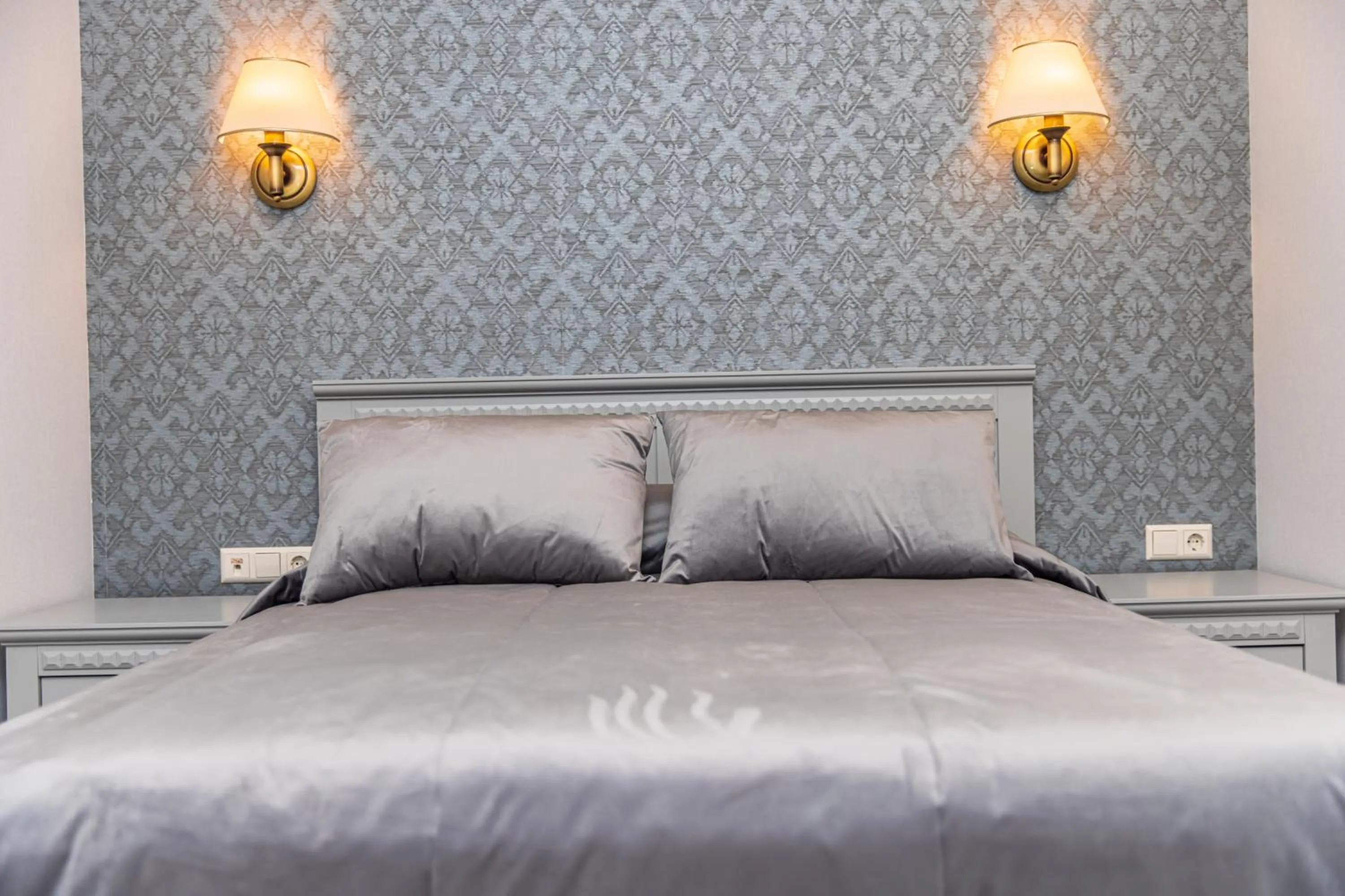 Bed in Senoji Hansa Hotel