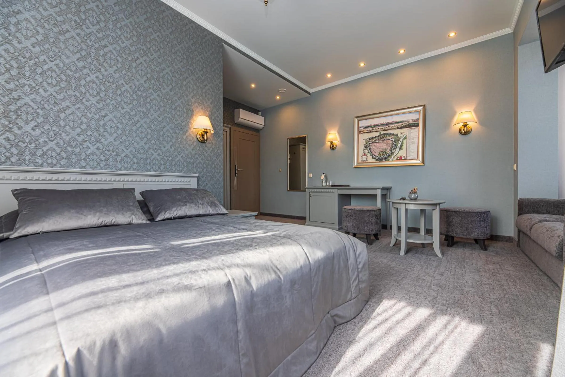 Bed in Senoji Hansa Hotel