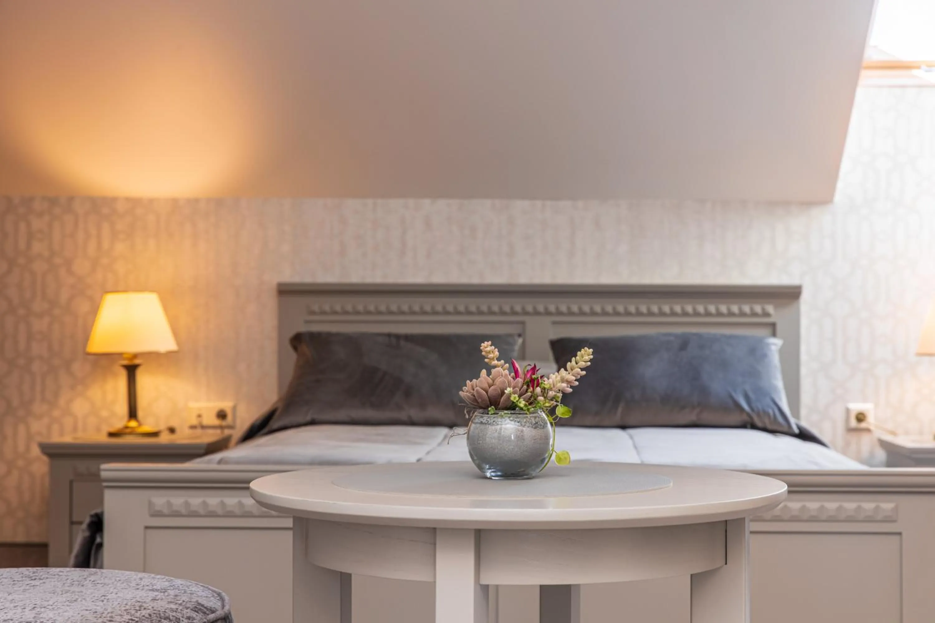 Seating area, Bed in Senoji Hansa Hotel