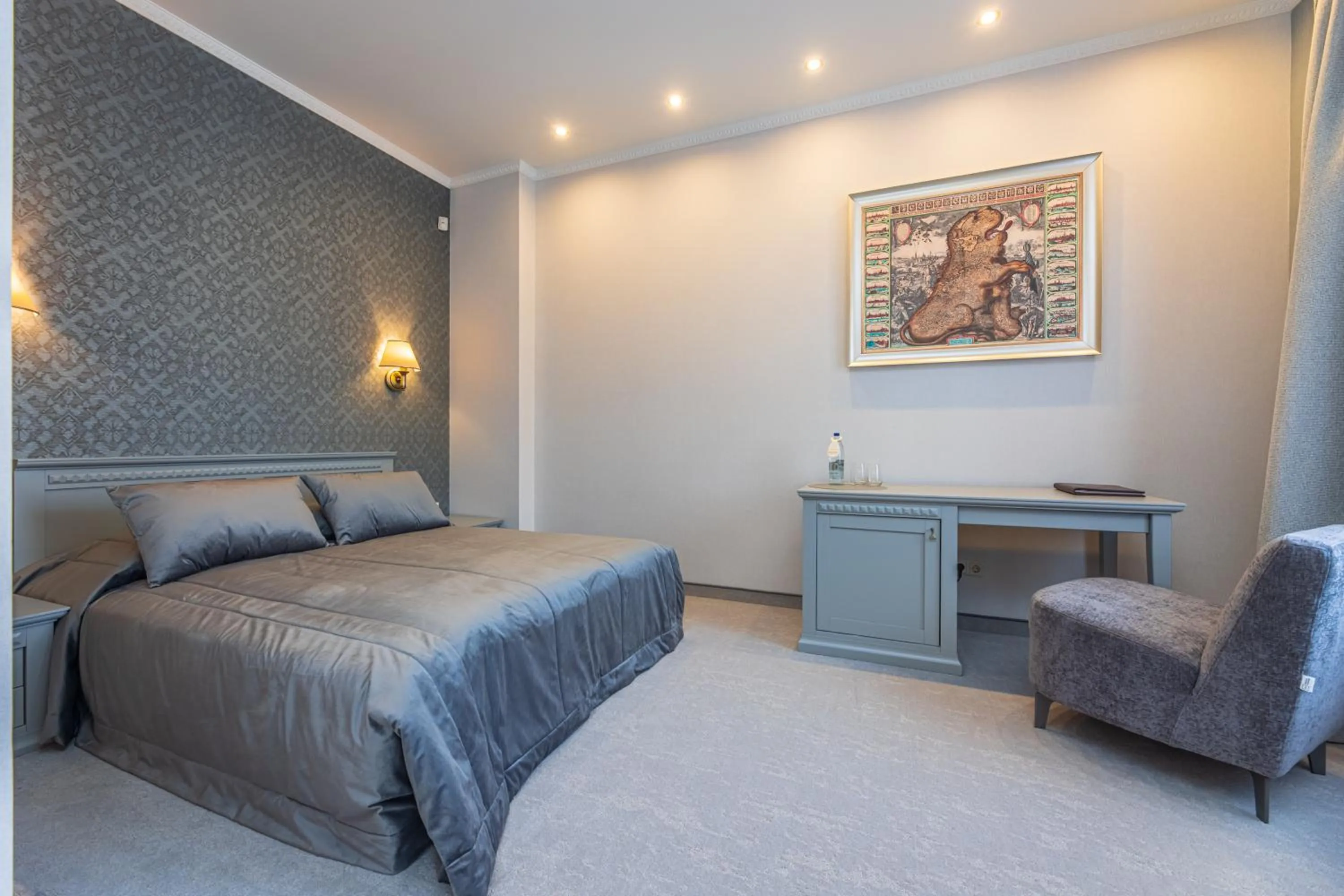 Bed in Senoji Hansa Hotel