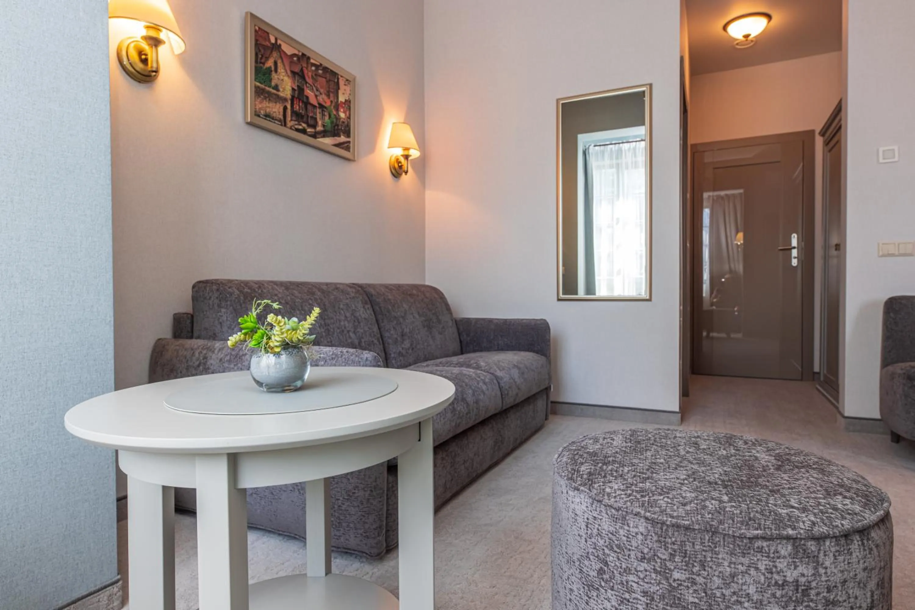 Seating area in Senoji Hansa Hotel