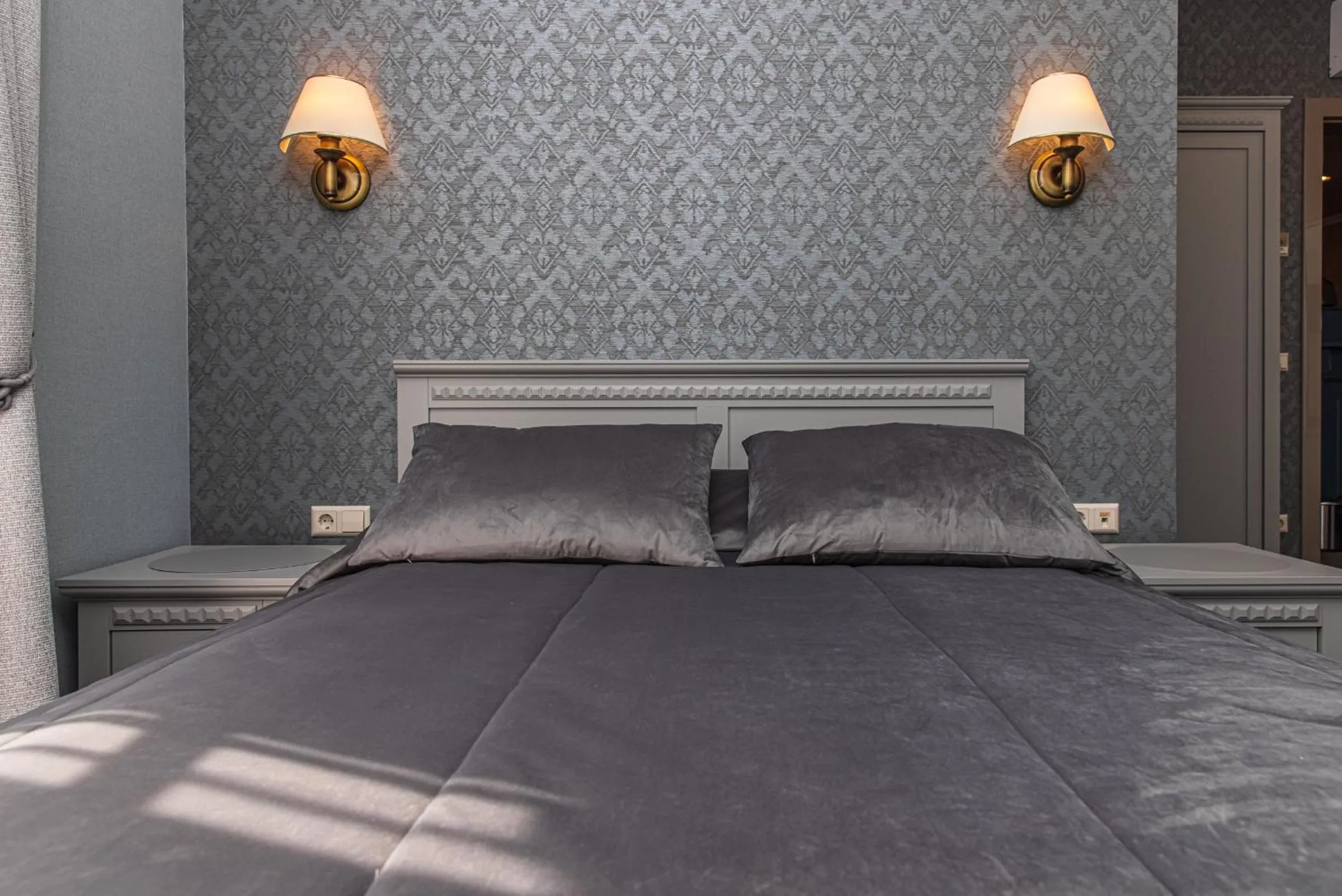 Bed in Senoji Hansa Hotel