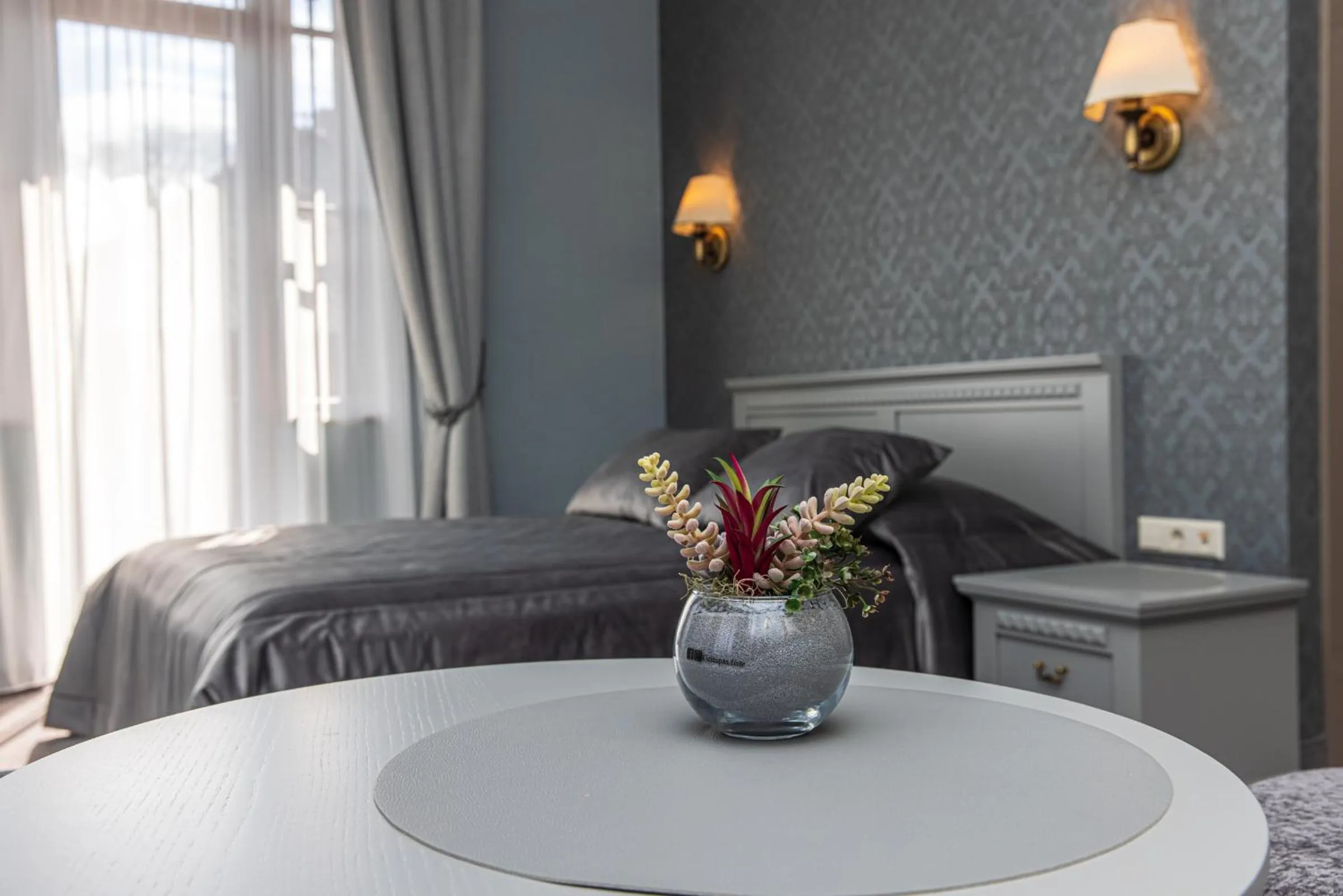 Bed in Senoji Hansa Hotel