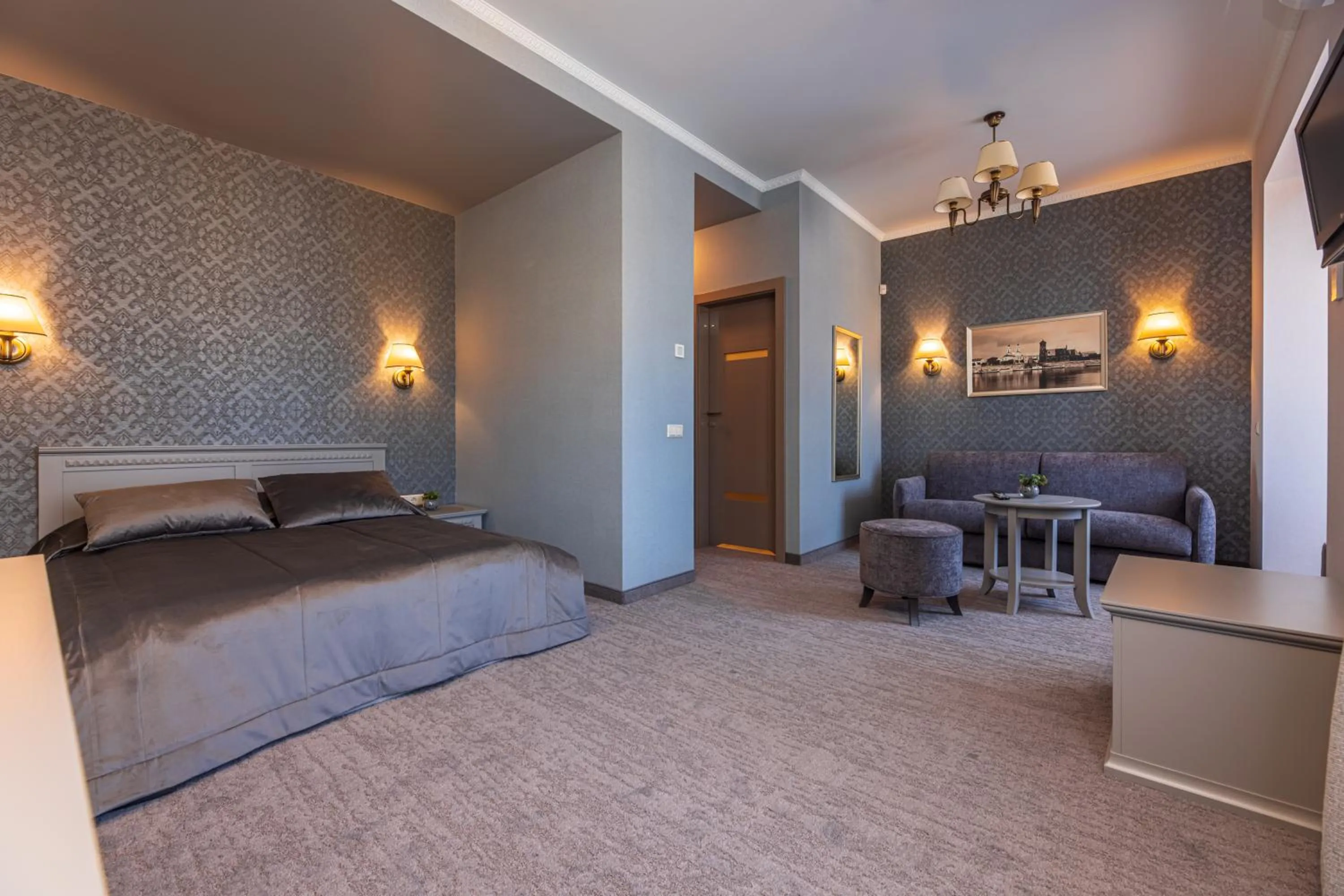 Photo of the whole room, Bed in Senoji Hansa Hotel