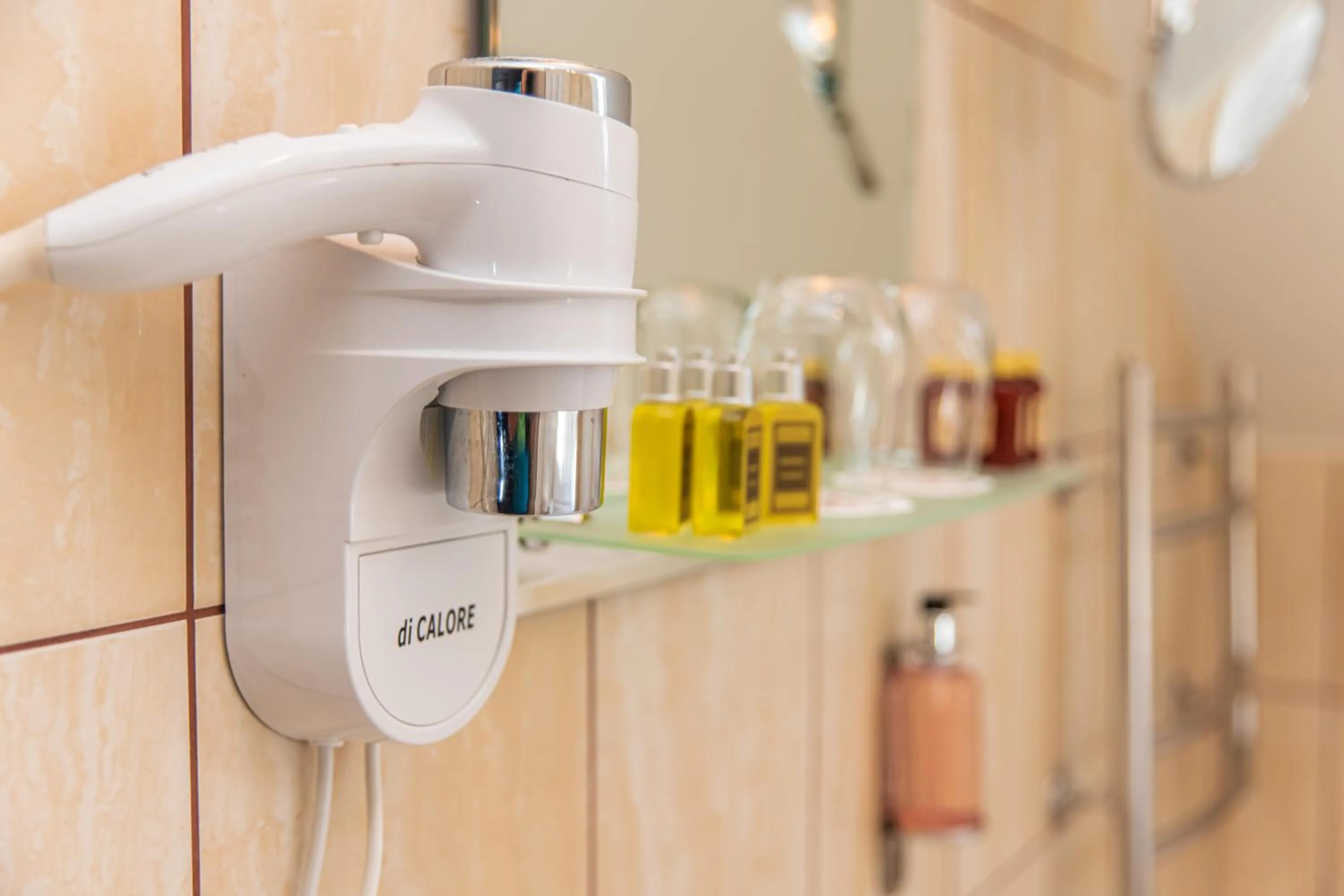 Bathroom in Senoji Hansa Hotel