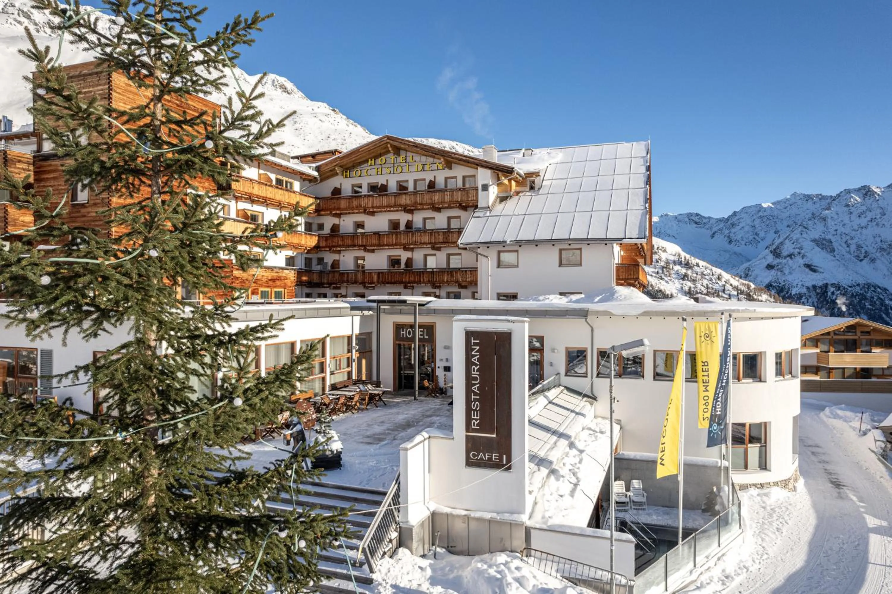 Skiing in Hotel Hochsölden