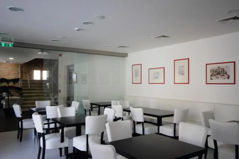 Restaurant/places to eat in Hotel Arkadia