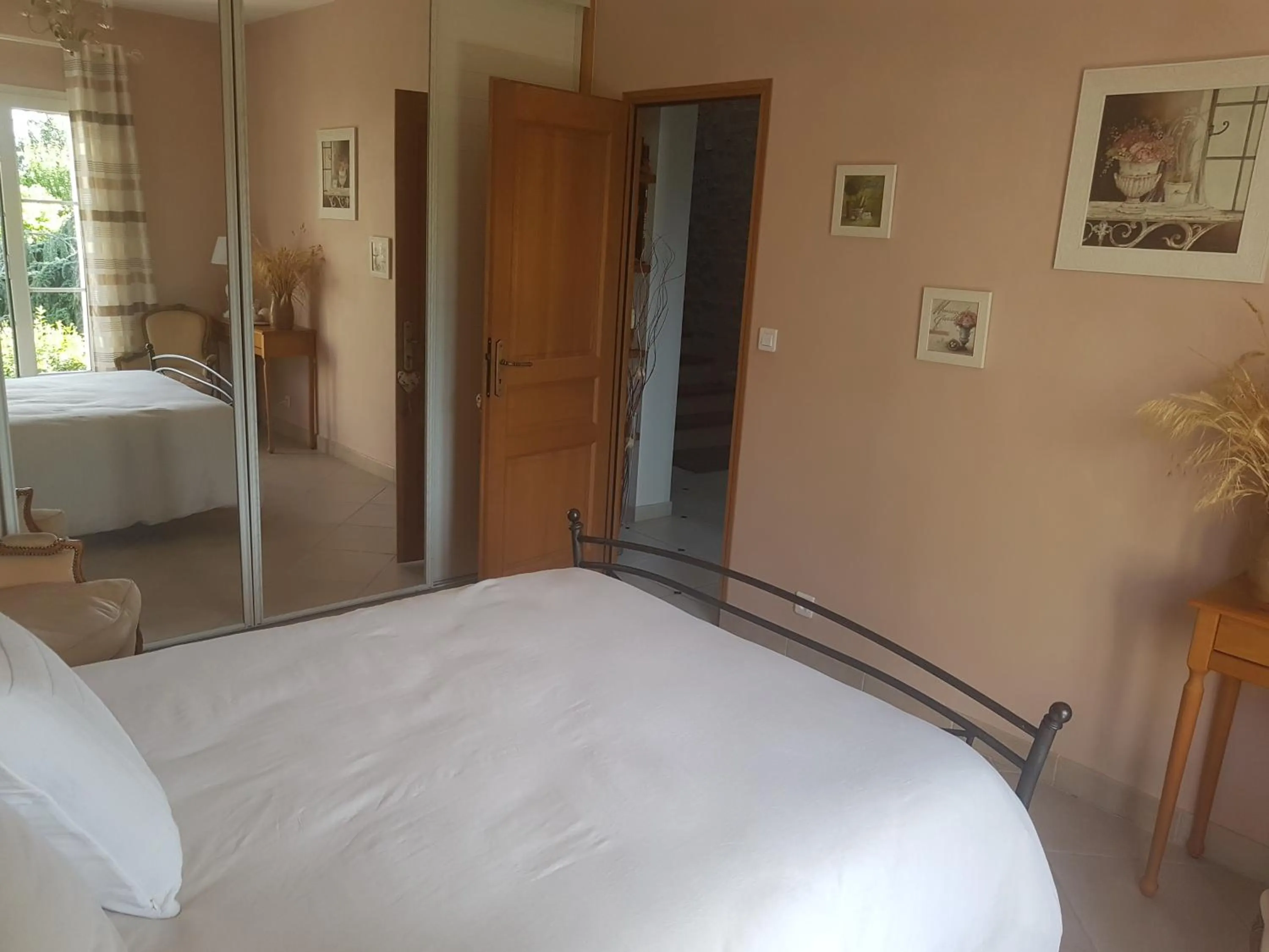 Photo of the whole room in La Montignonne