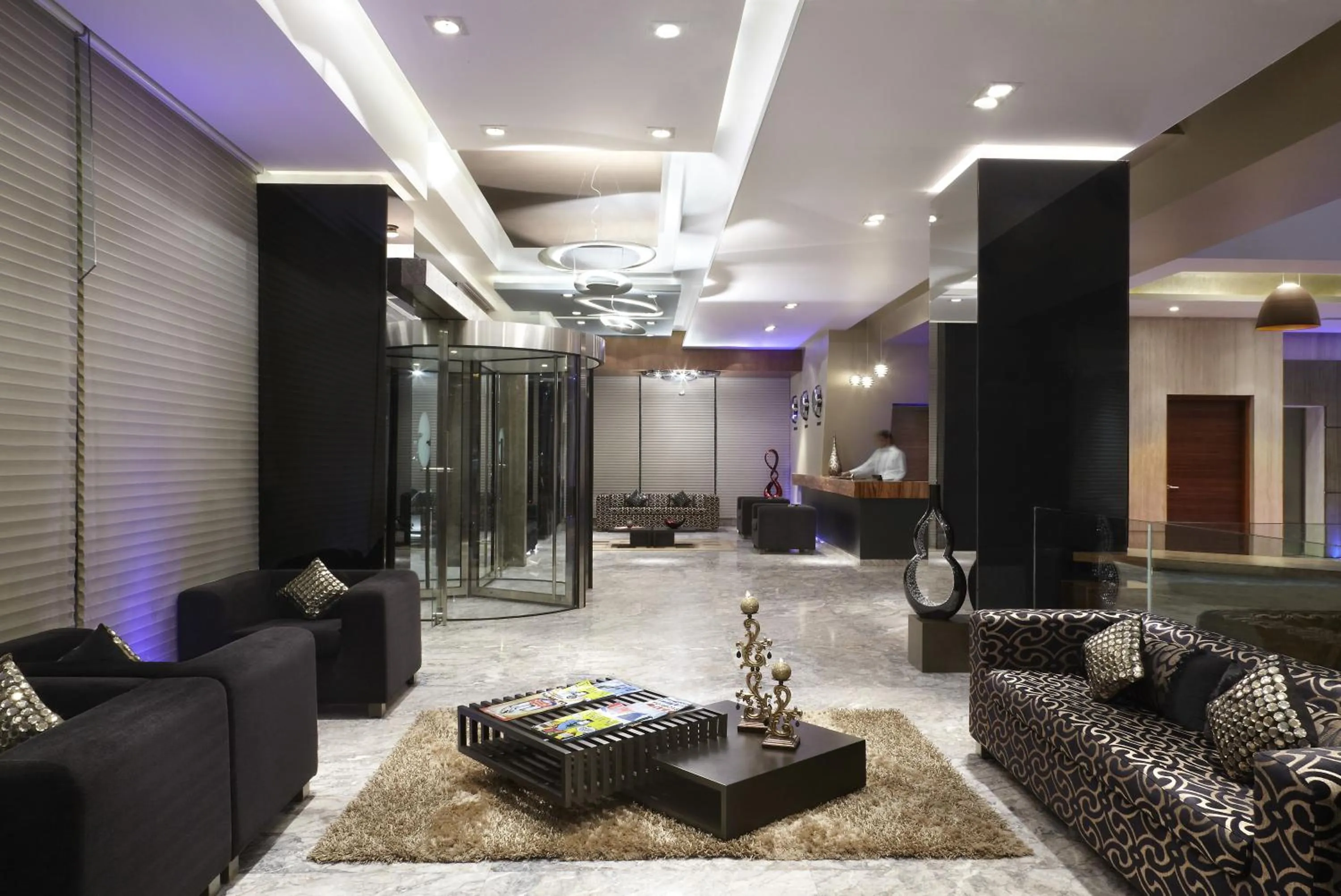Lobby or reception in Hotel Suba International Sahar Road Mumbai