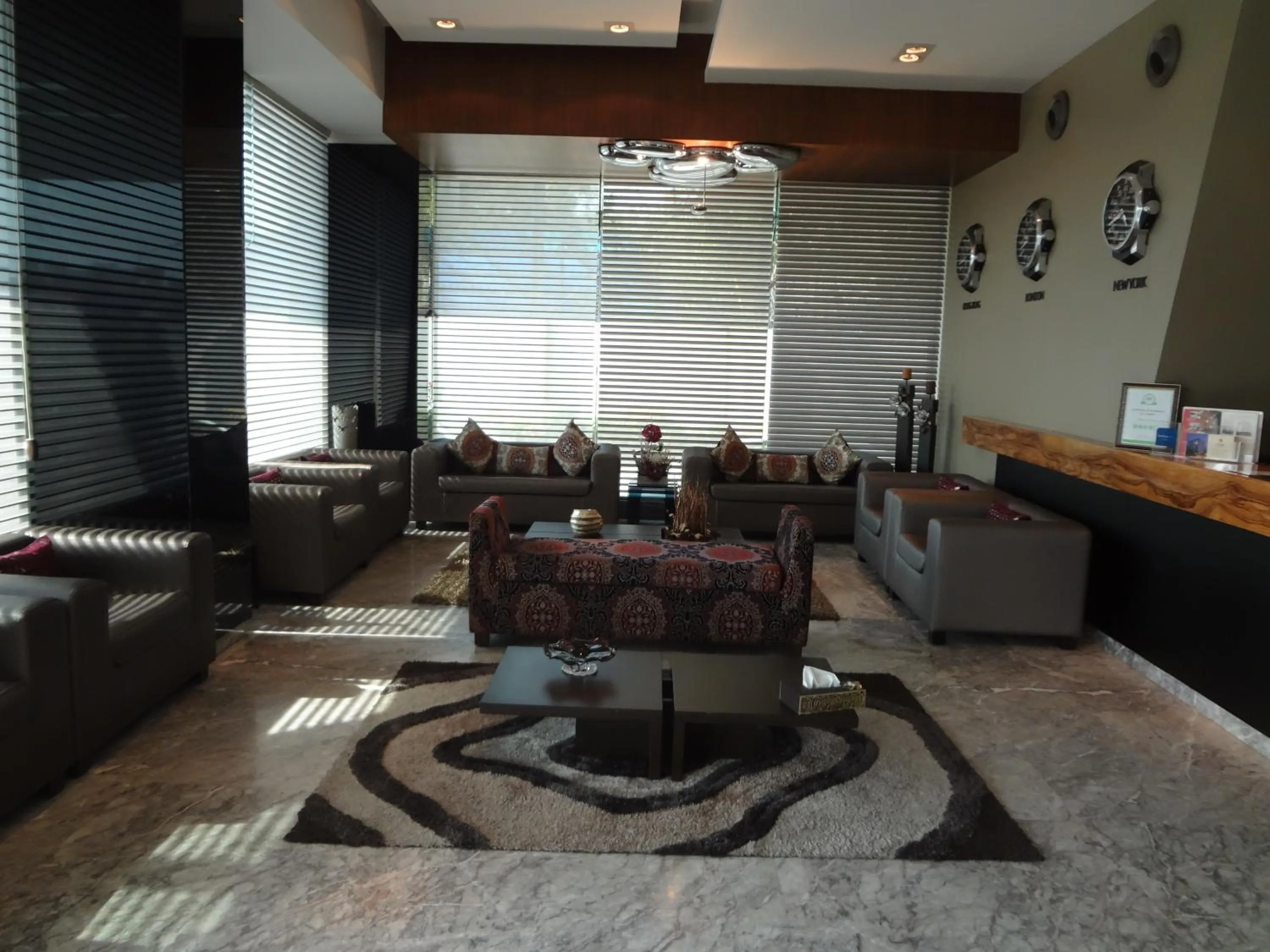 Lobby or reception in Hotel Suba International Sahar Road Mumbai