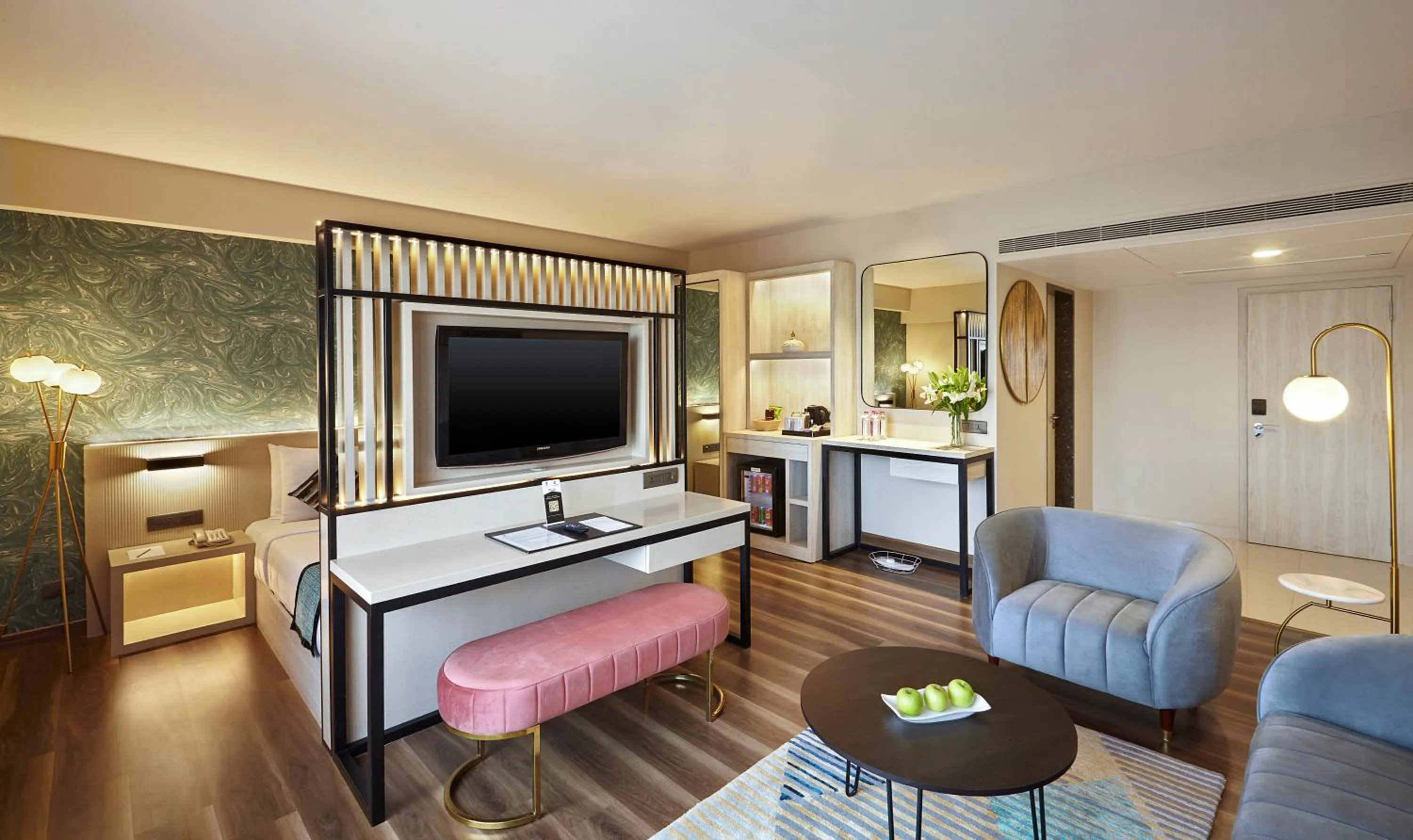 Living room, Bed in Hotel Suba International Sahar Road Mumbai