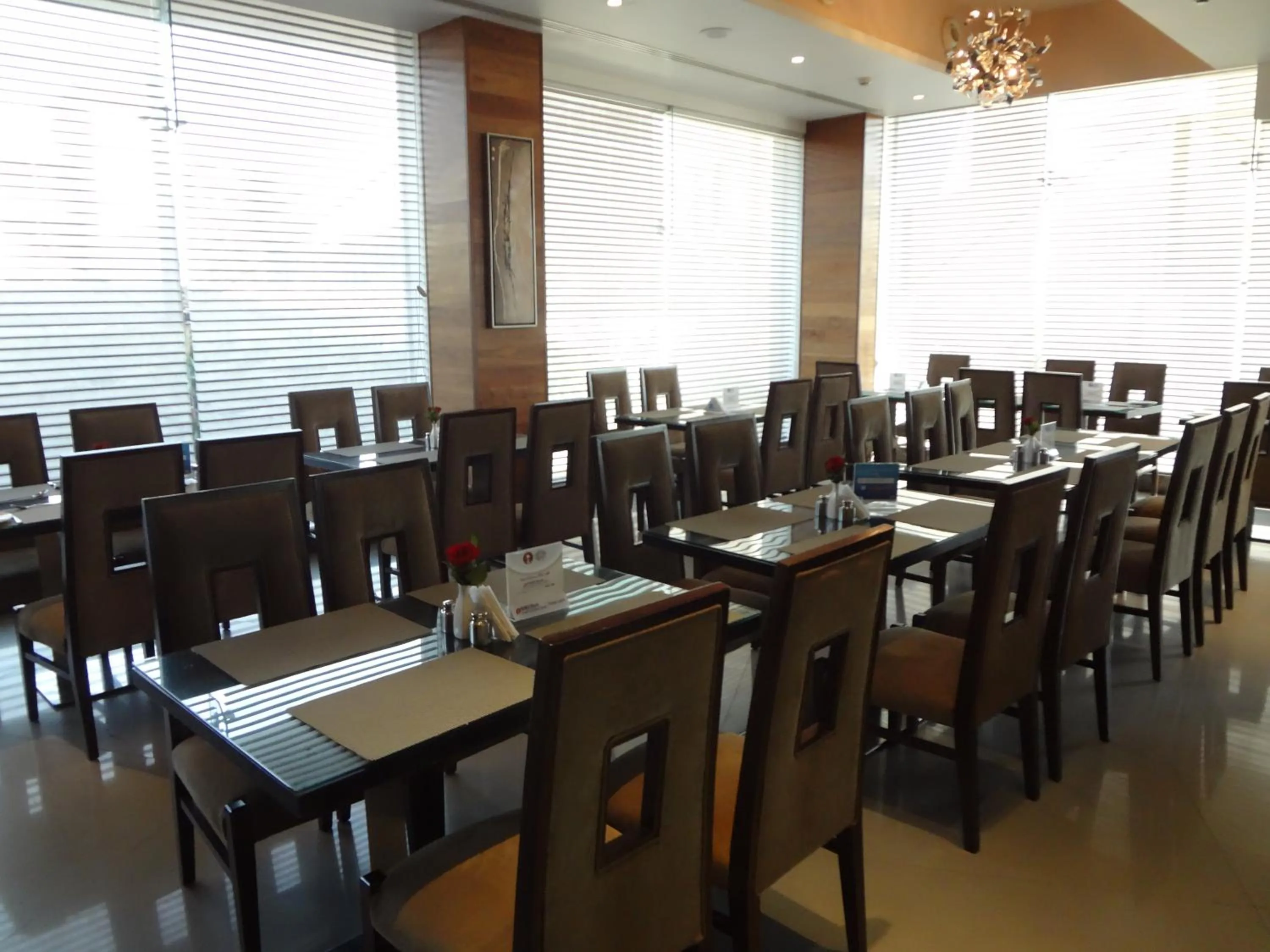 Restaurant/places to eat in Hotel Suba International Sahar Road Mumbai