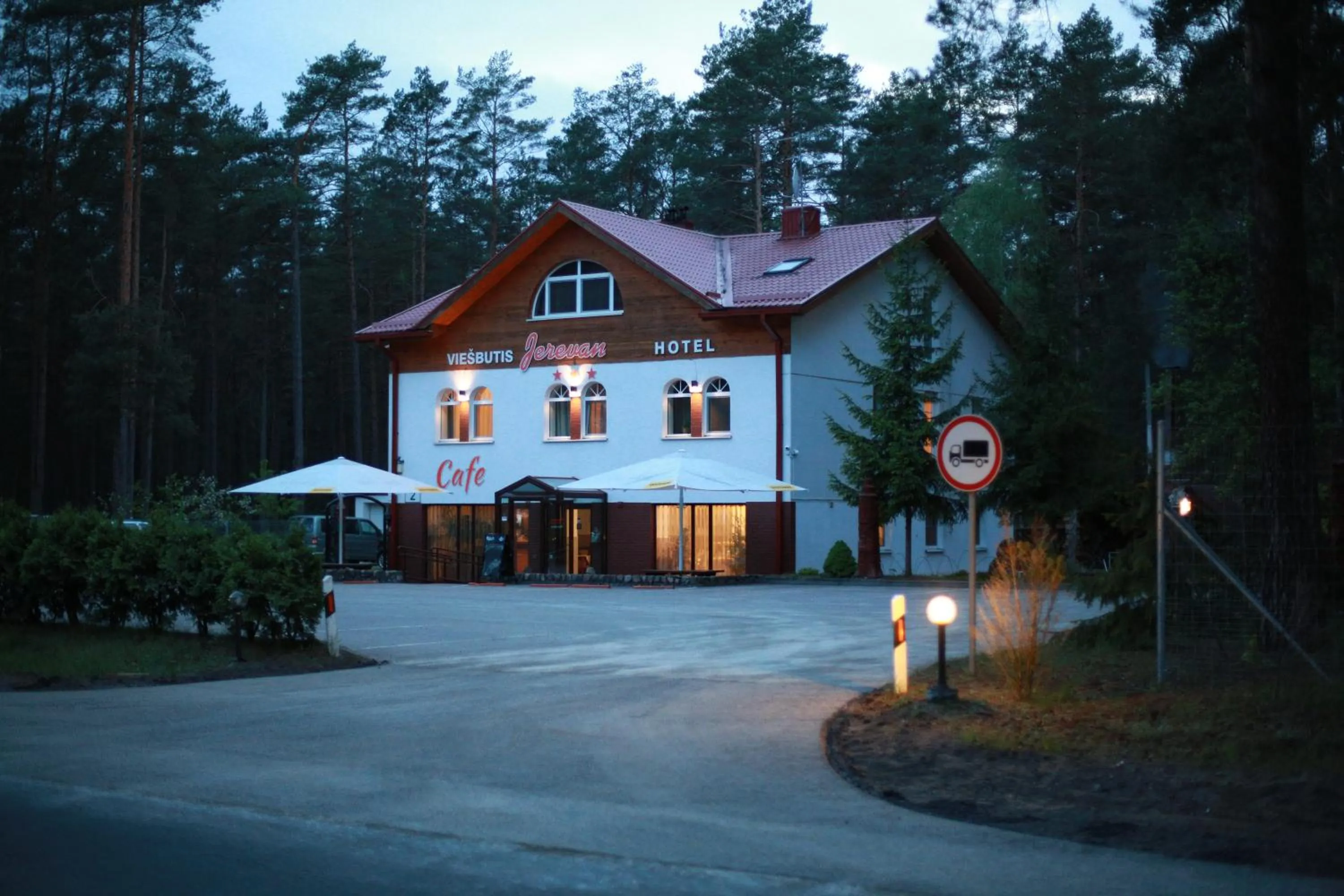 Facade/entrance in Hotel Jerevan