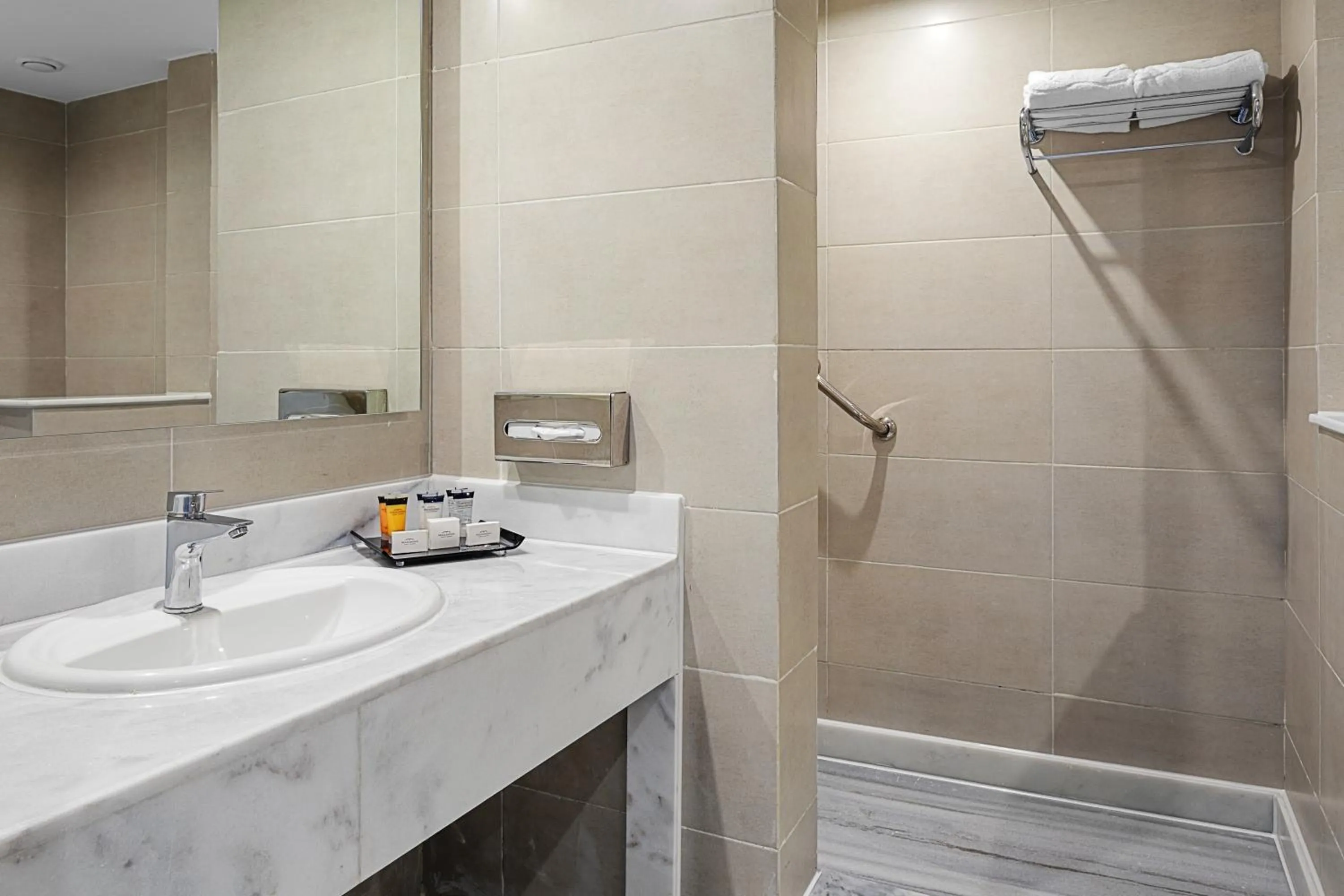 Shower in Pickalbatros Dana Beach Resort - Aqua Park