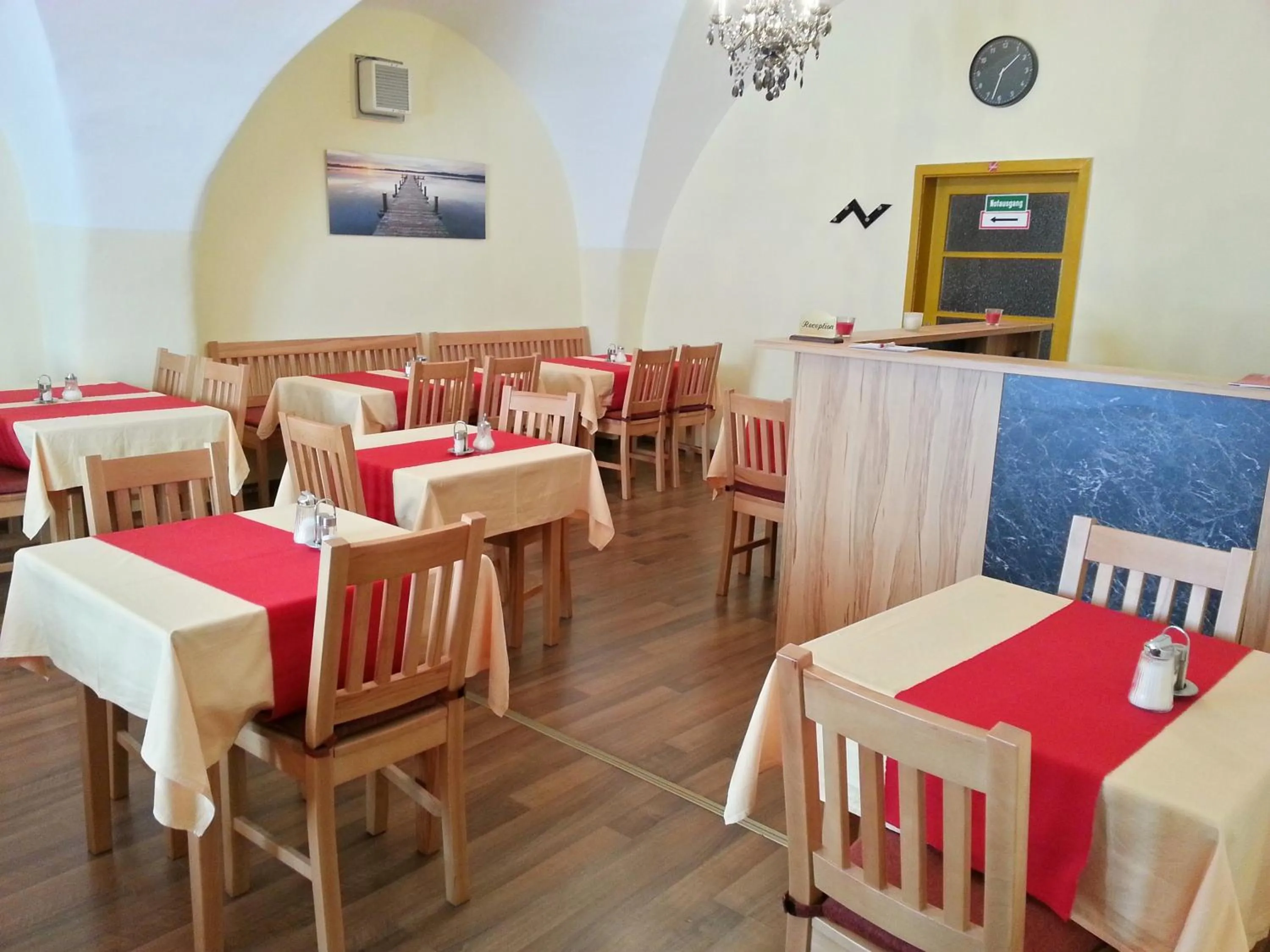 Restaurant/places to eat in Pension Weisses Lamm