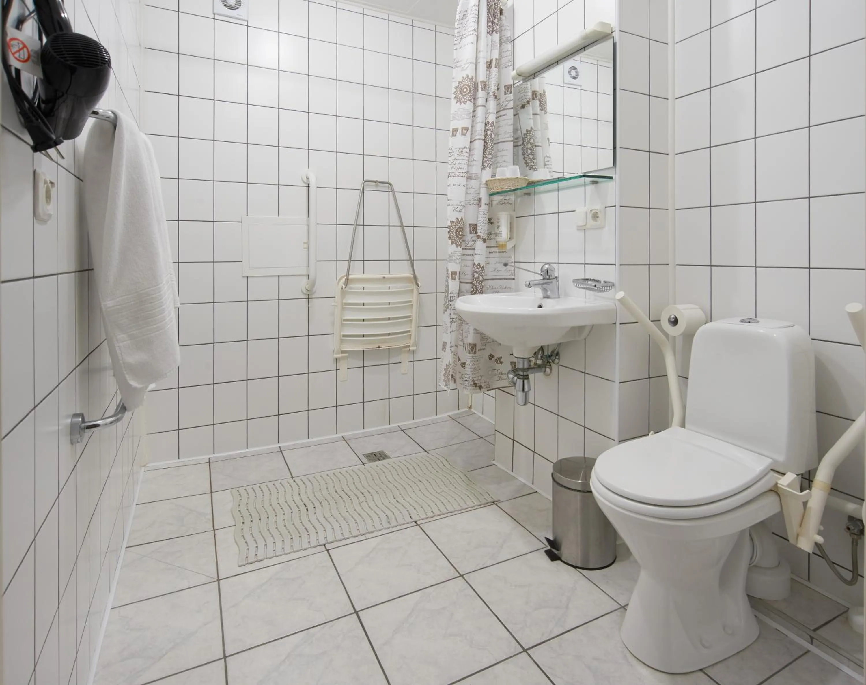 Bathroom in Angel Town Hall Apartments