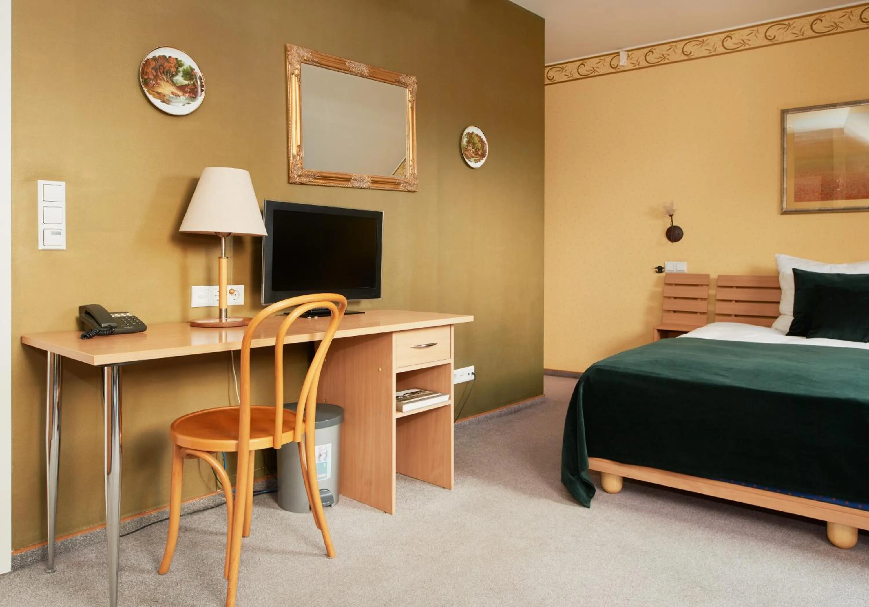 TV and multimedia, Bed in Angel Town Hall Apartments