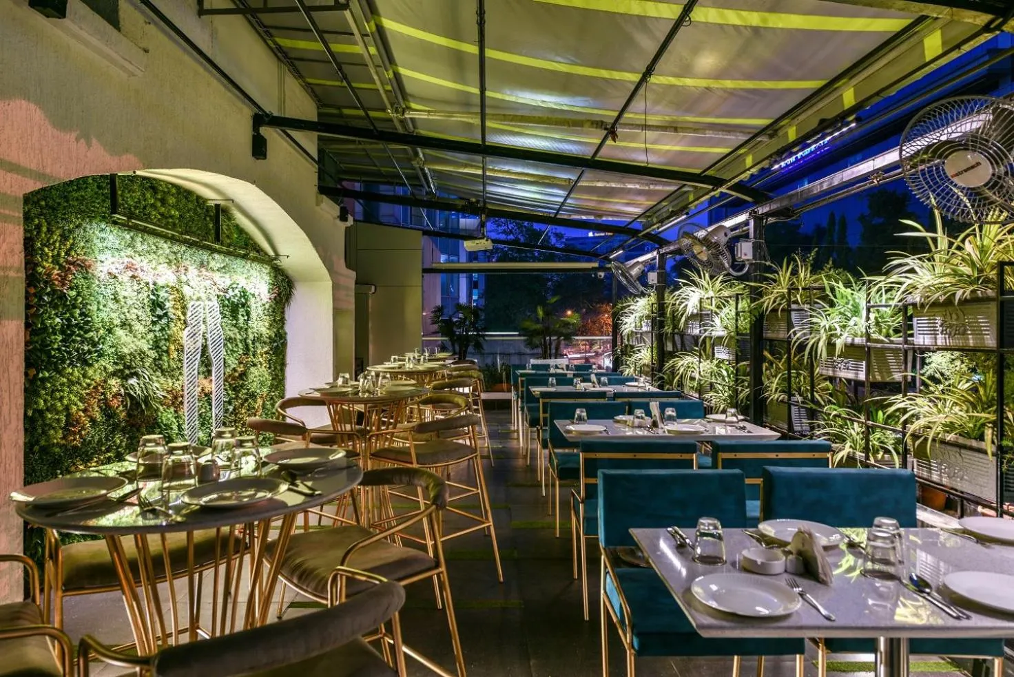 Restaurant/places to eat in The Paradise By Tunga