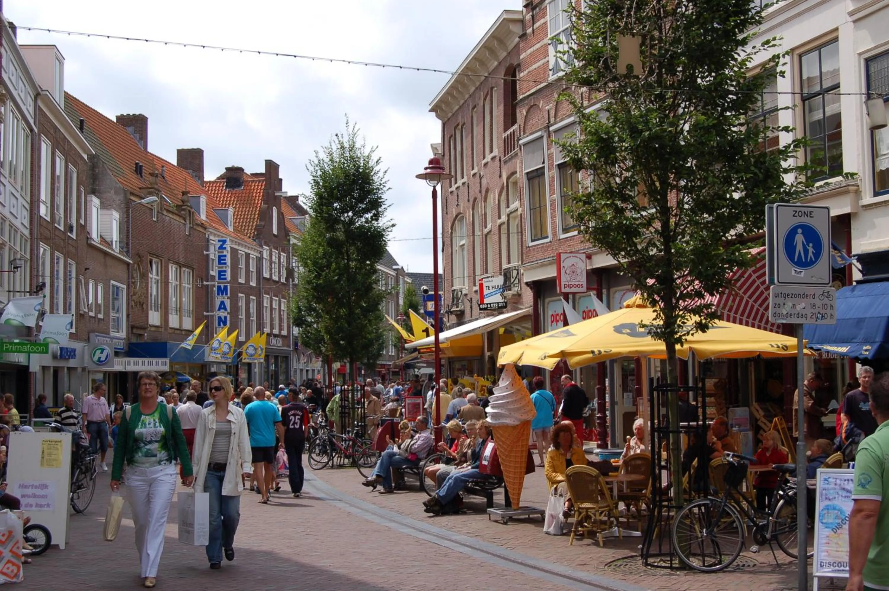 Shopping Area in Hotel Chalets Middelburg