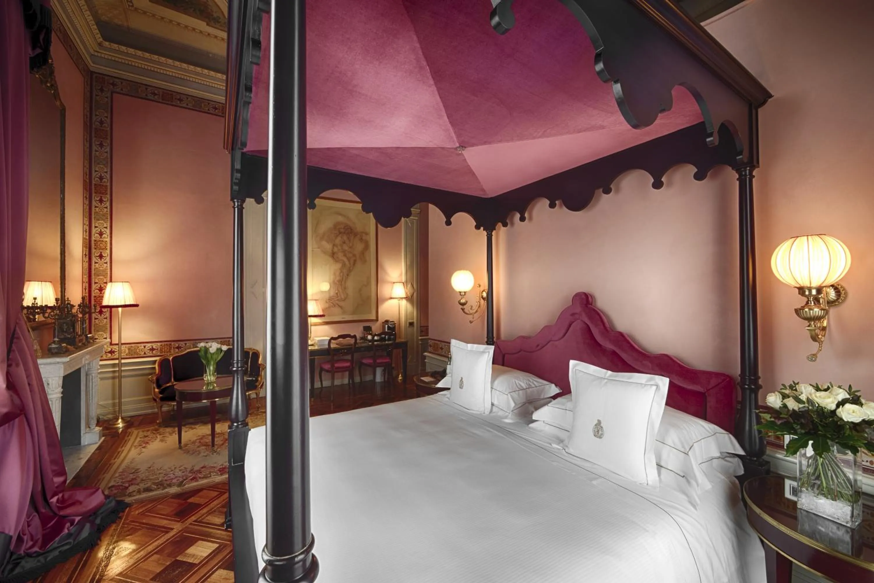 Photo of the whole room, Bed in Villa Cora