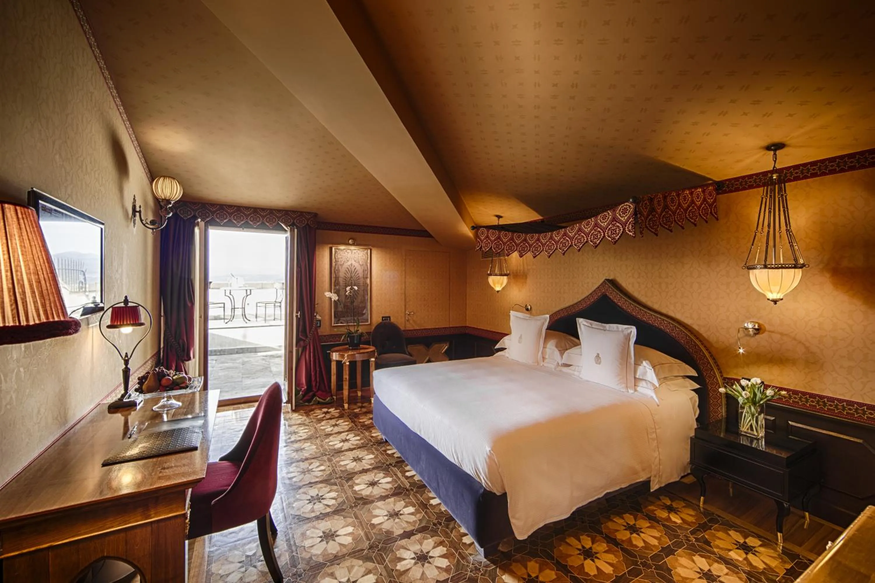 Day, Bed in Villa Cora