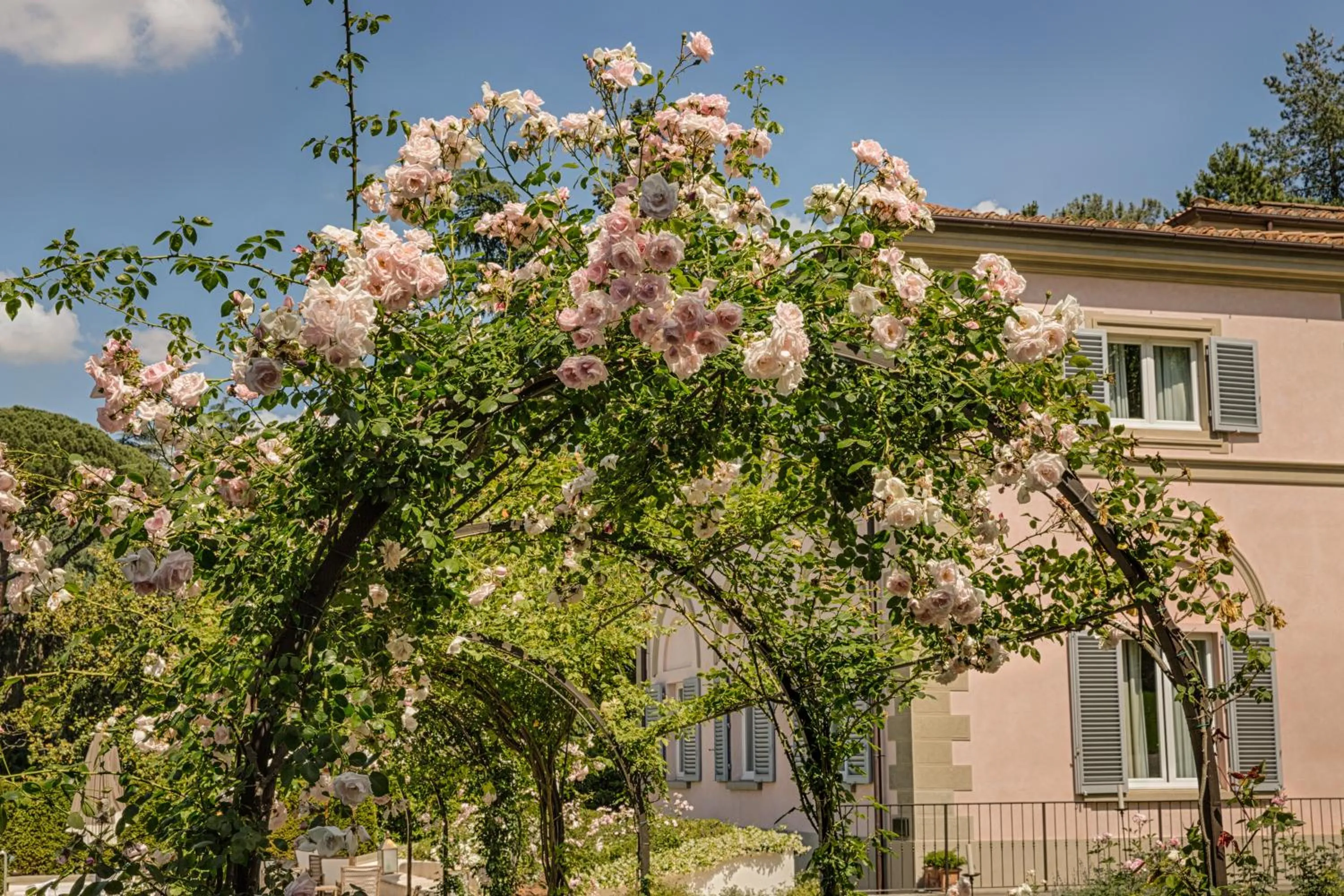 Property building in Villa Cora