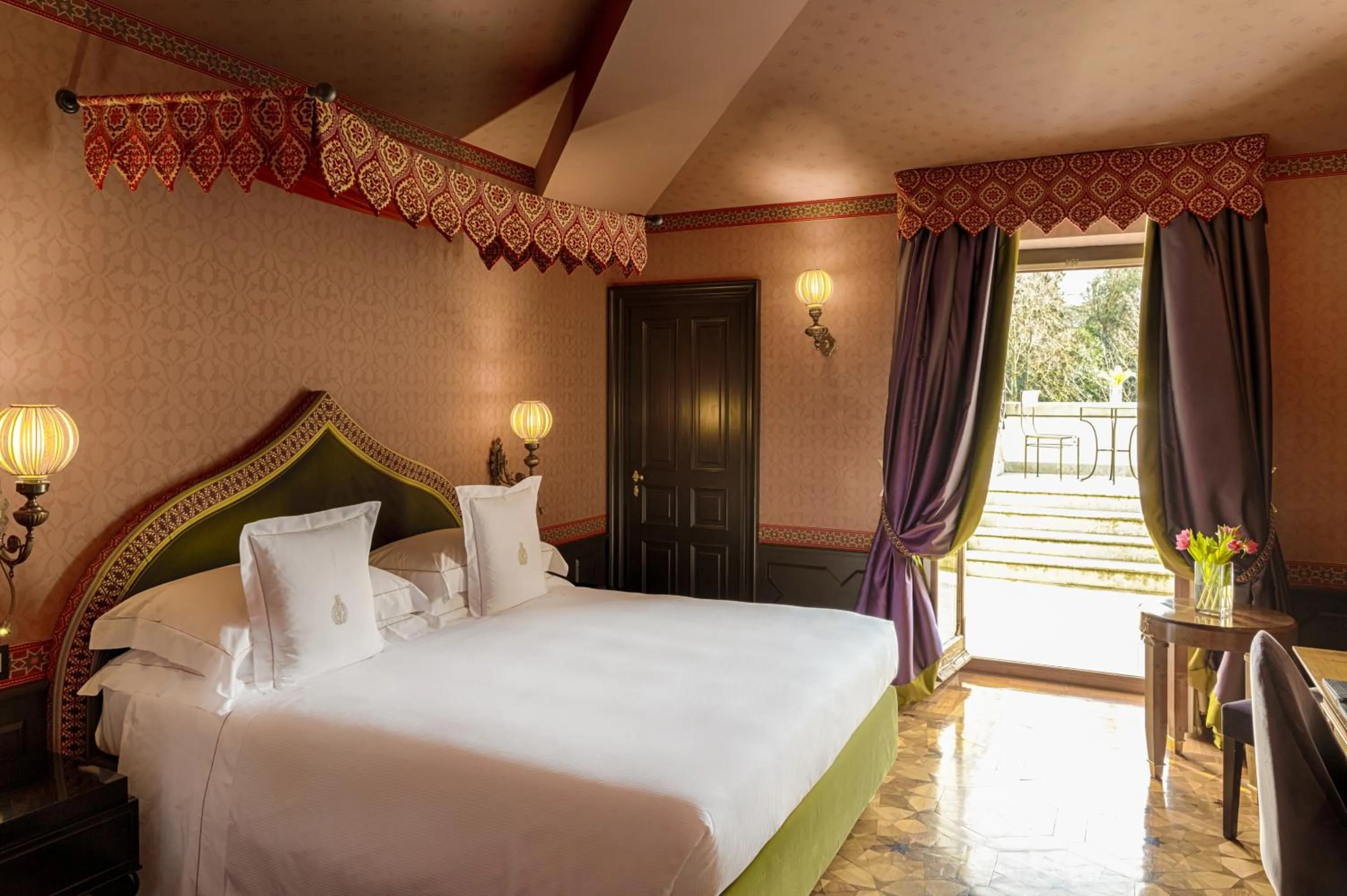 Photo of the whole room, Bed in Villa Cora