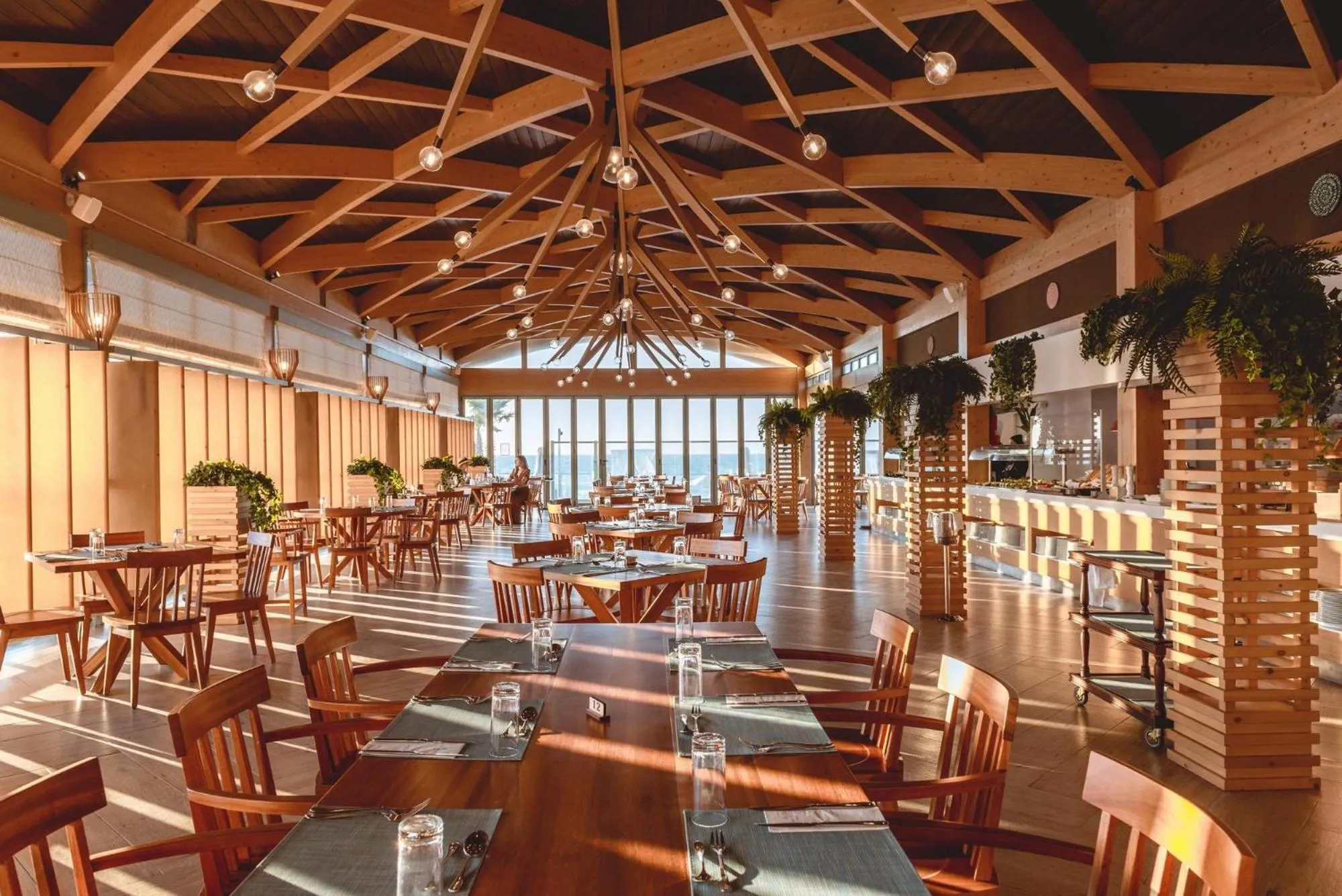 Restaurant/places to eat in Arina Beach Resort