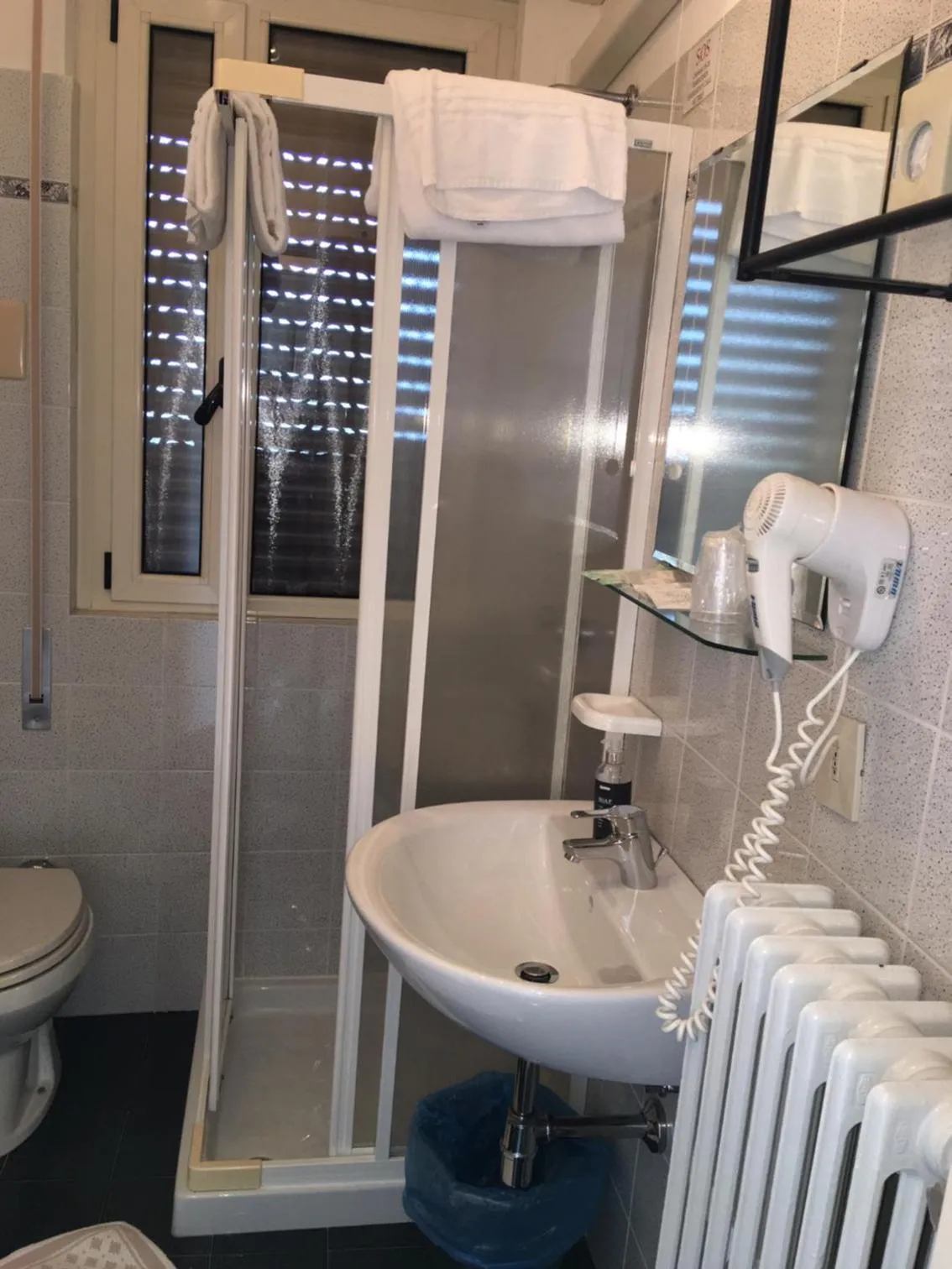 Shower in Belvedere Hotel & Villa