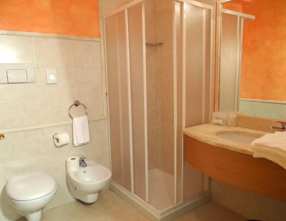 Shower in Belvedere Hotel & Villa