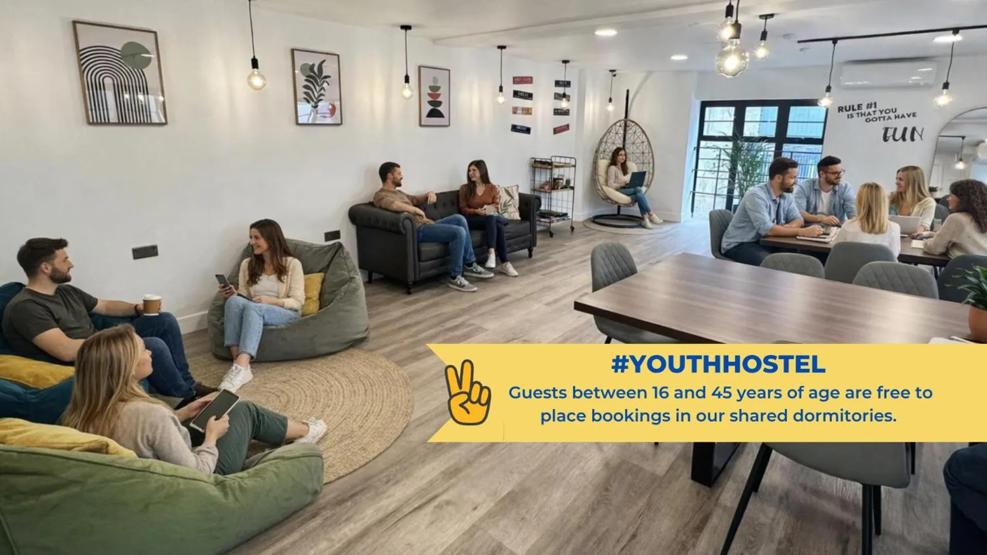 Communal lounge/ TV room in Smart Camden Inn