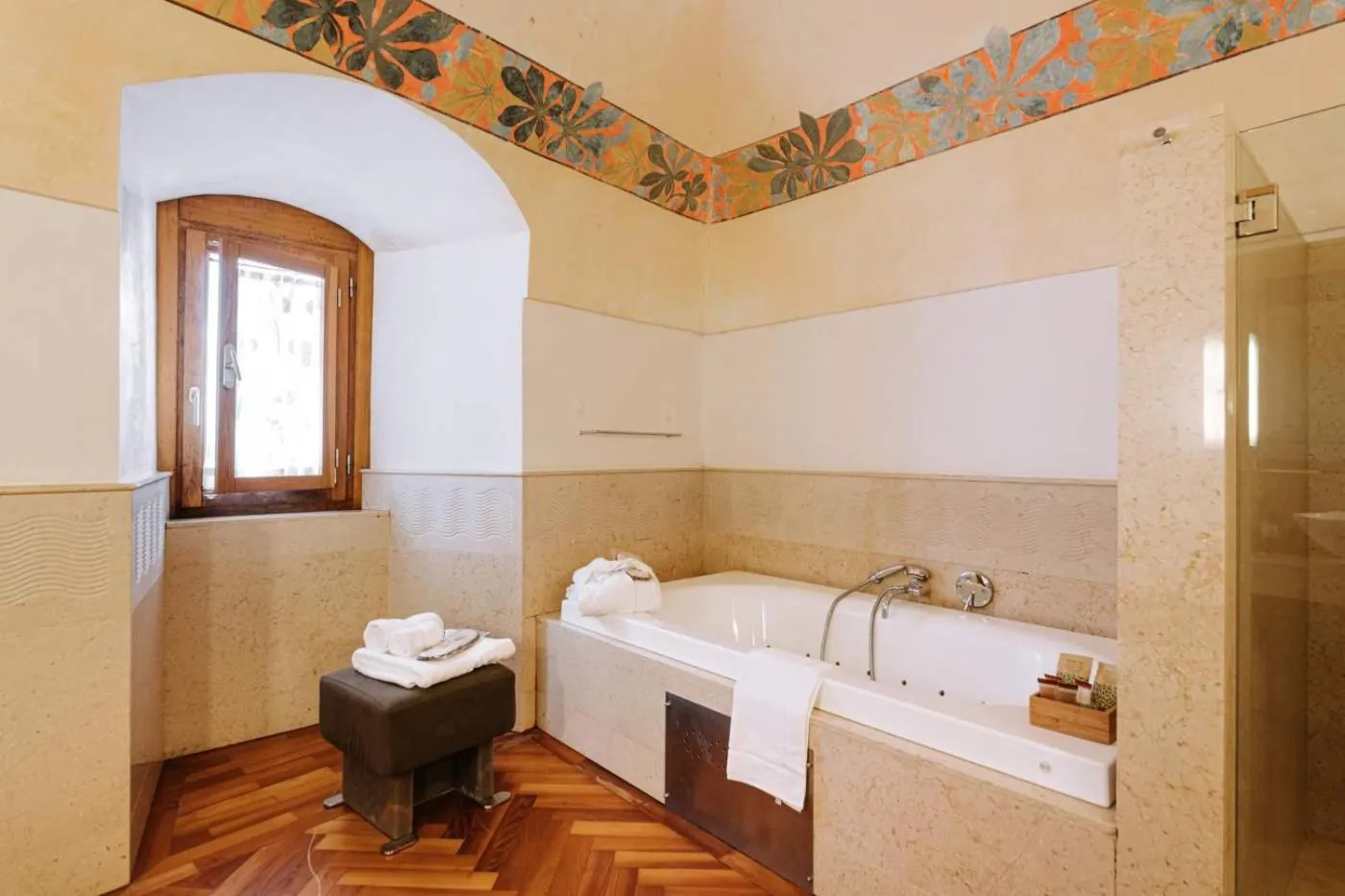 Hot Tub in Santa Rosa Relais