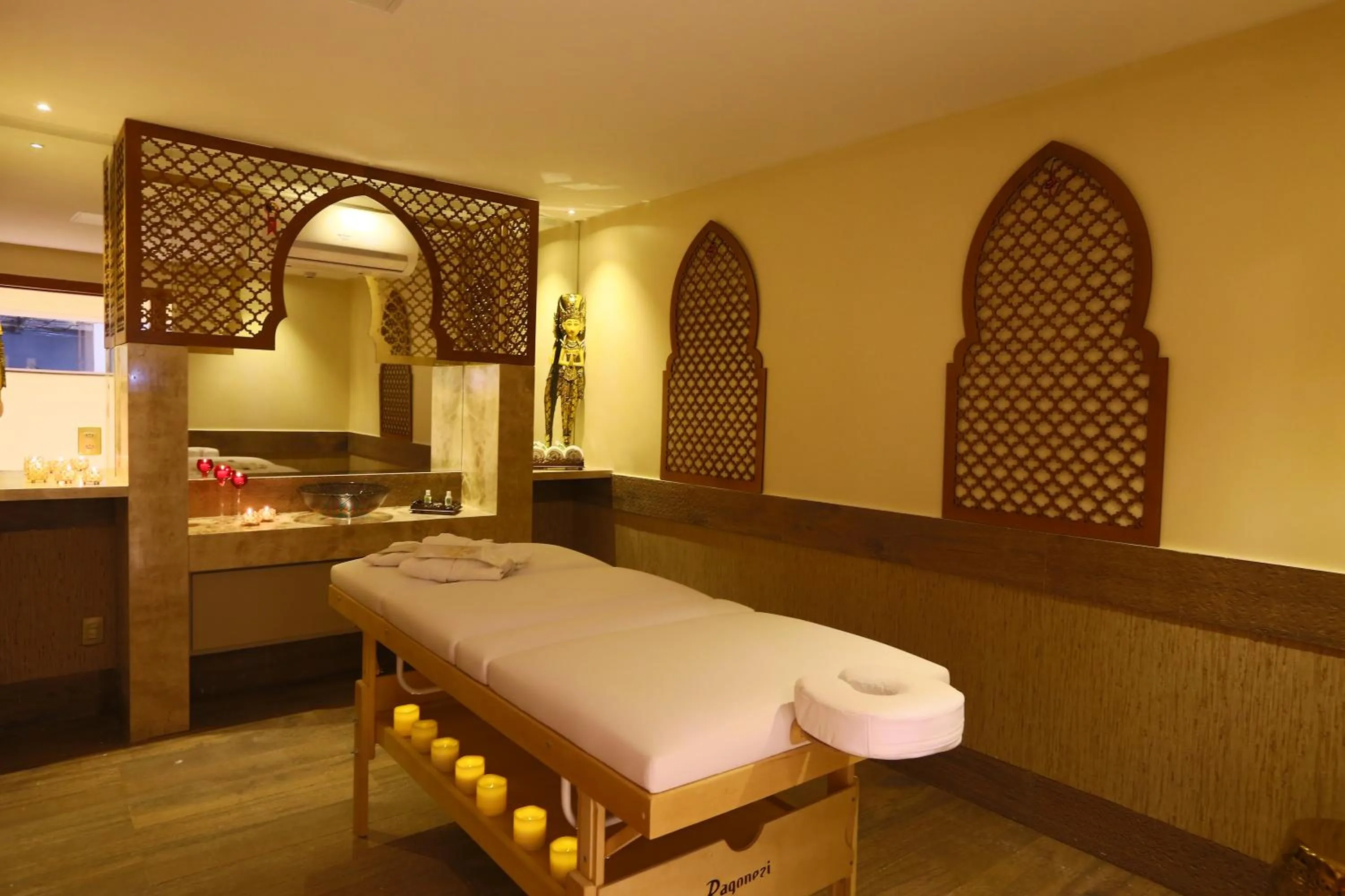 Bed in Golden Lis Hotel Boutique