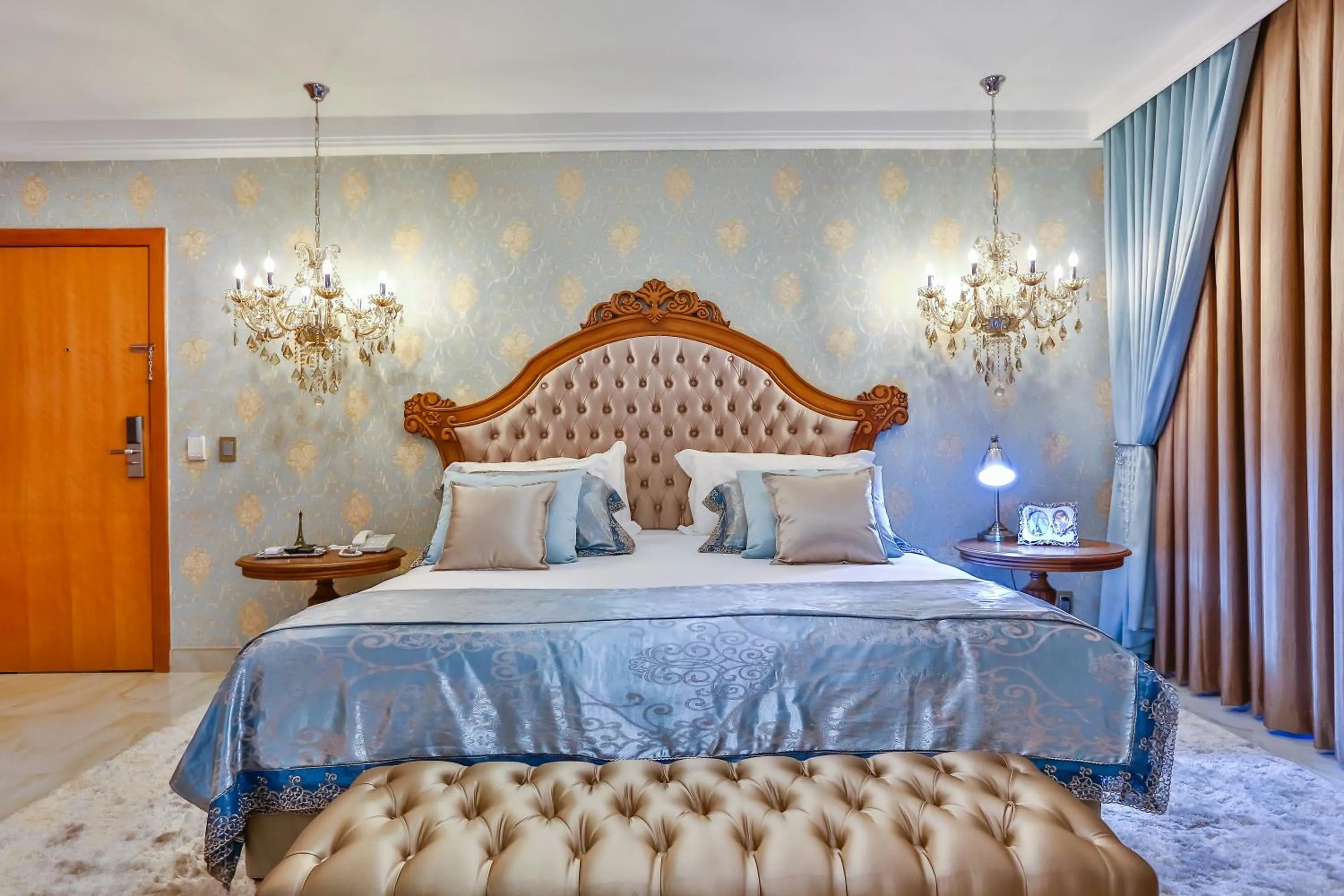 Bed in Golden Lis Hotel Boutique