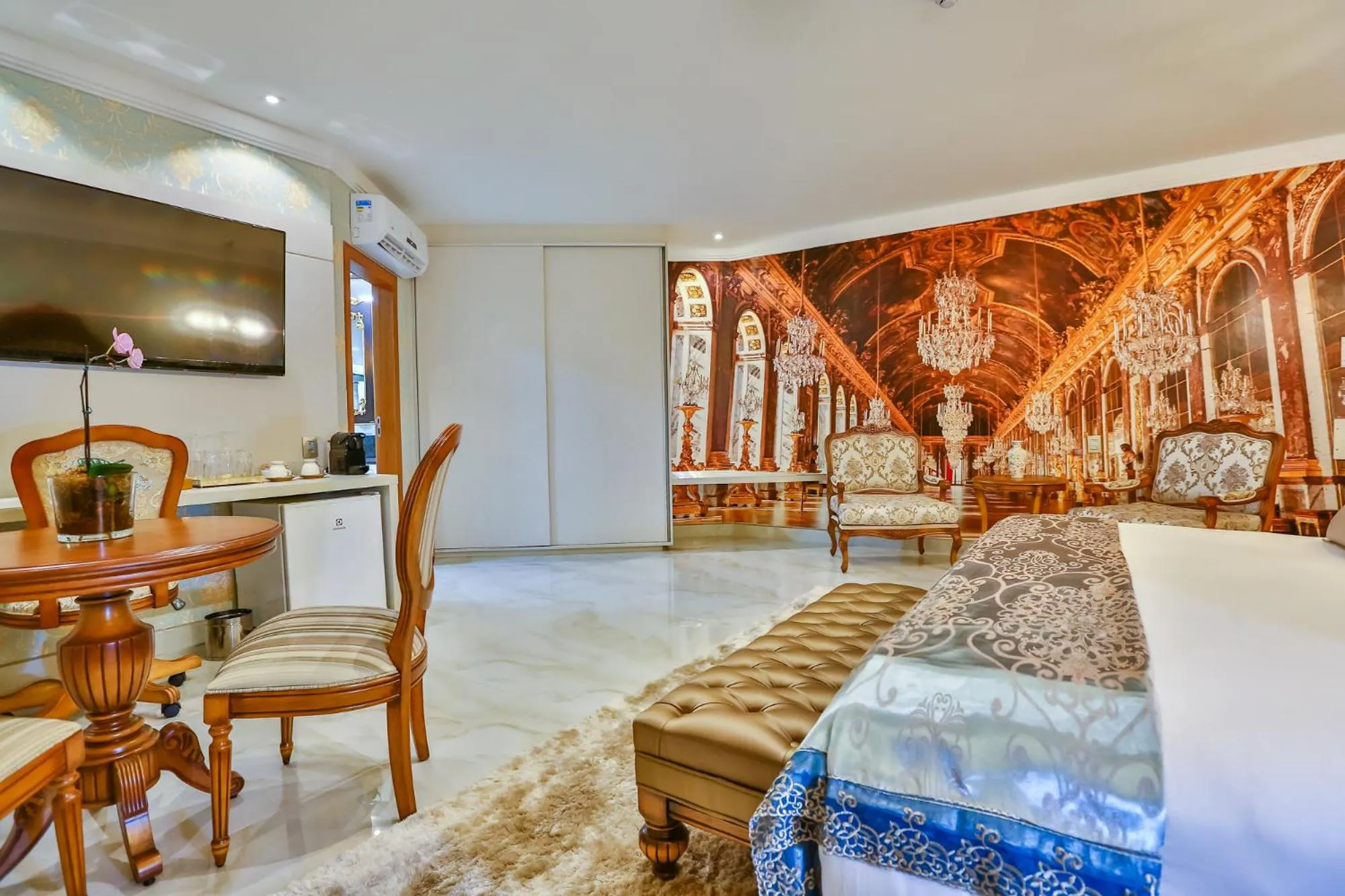 Bed in Golden Lis Hotel Boutique