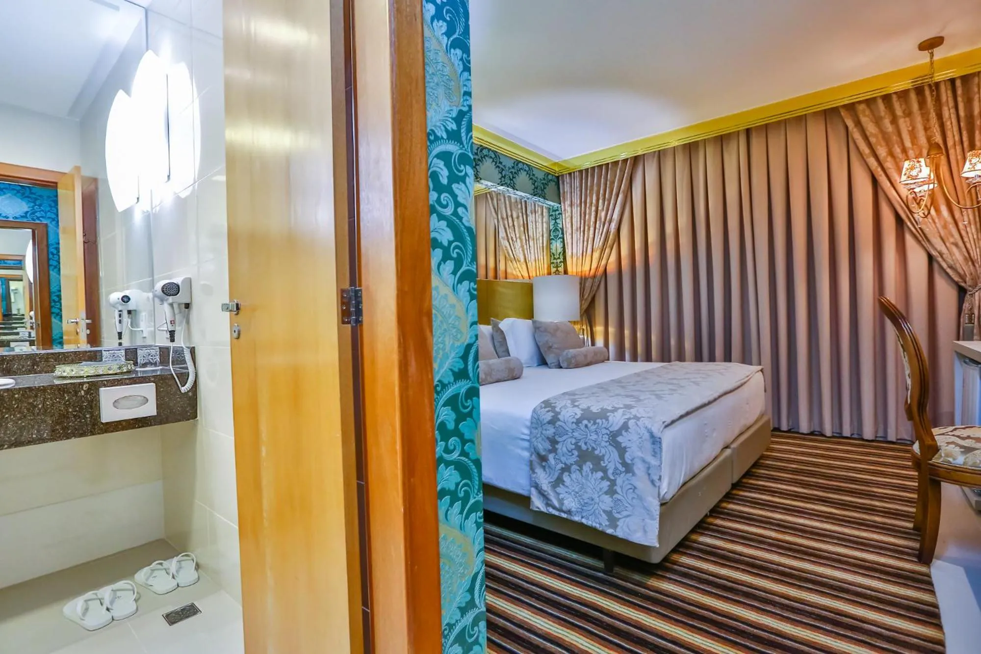 Bed in Golden Lis Hotel Boutique