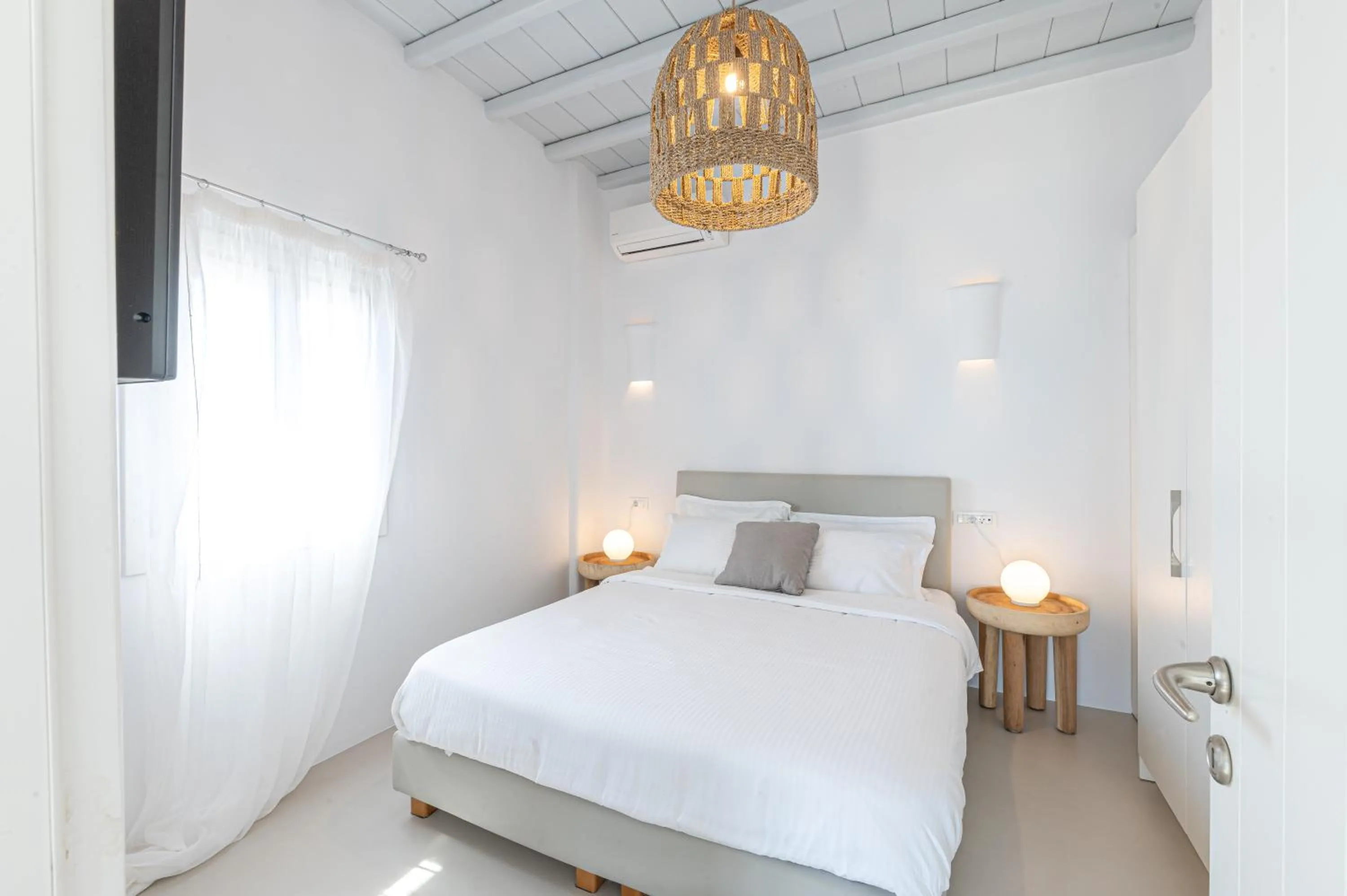 Bed in Carpe Diem Villas Mykonos ,Heated Pool!