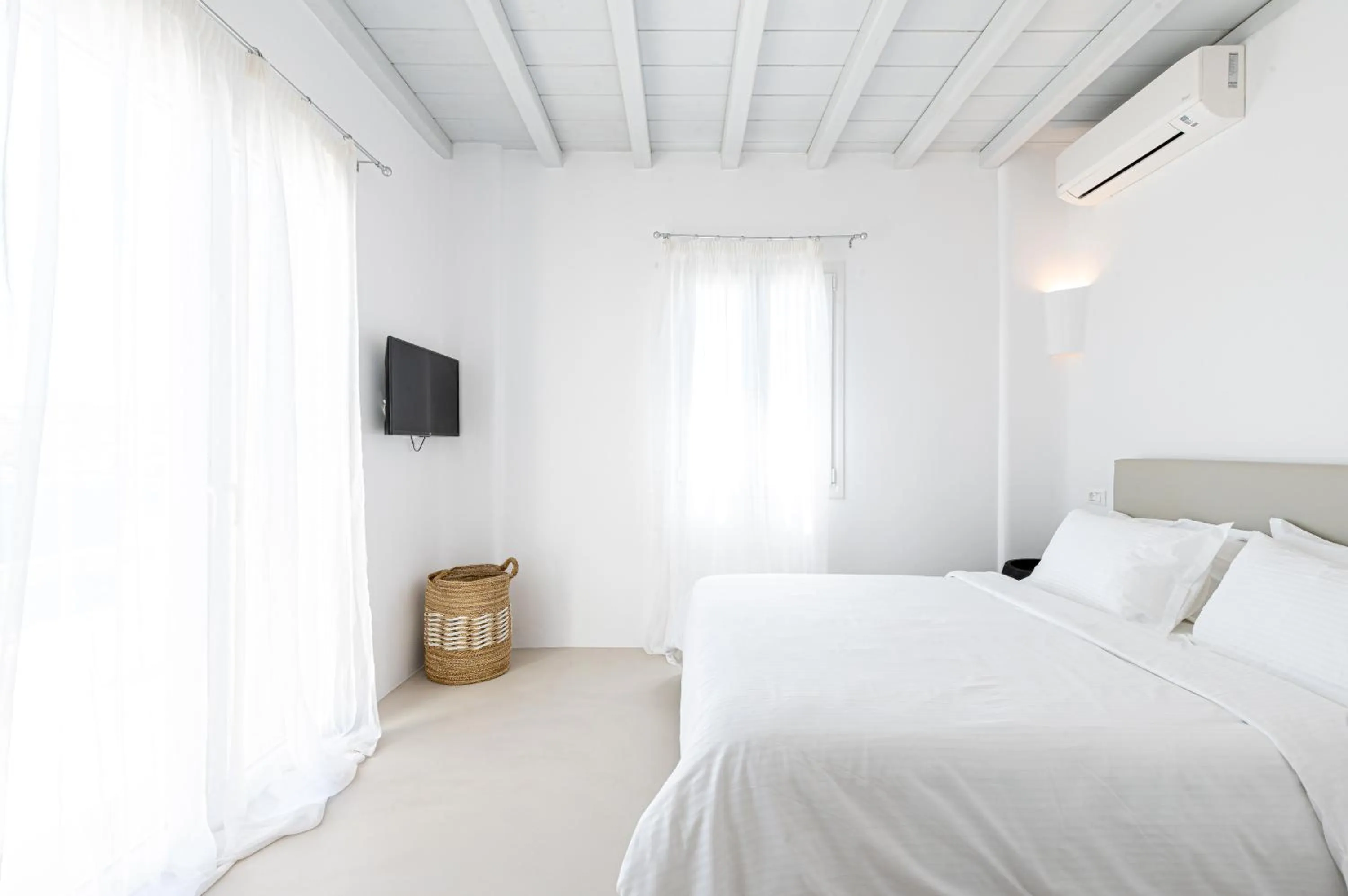 Bed in Carpe Diem Villas Mykonos ,Heated Pool!