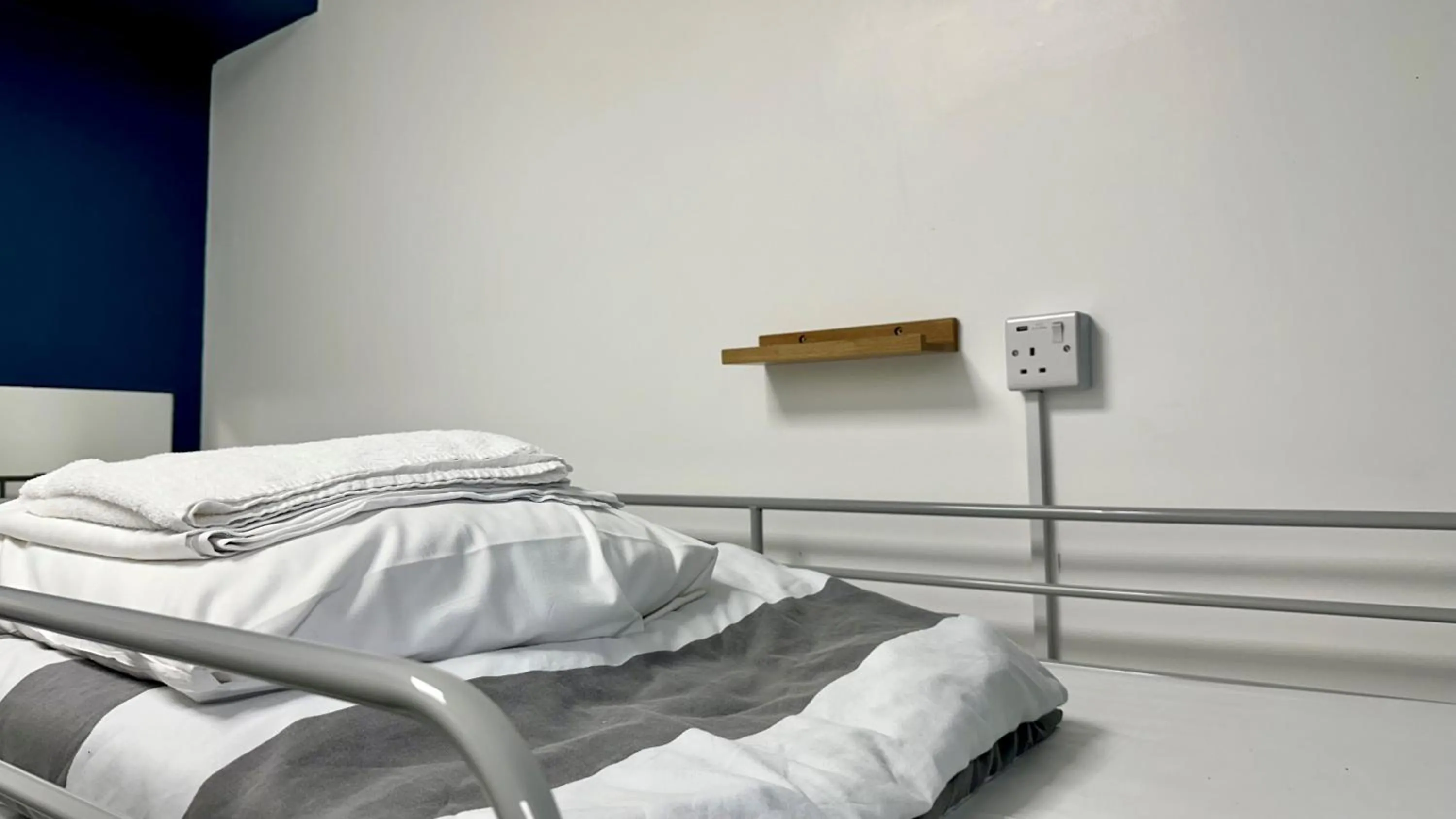 Bedroom, Bed in Smart Russell Square