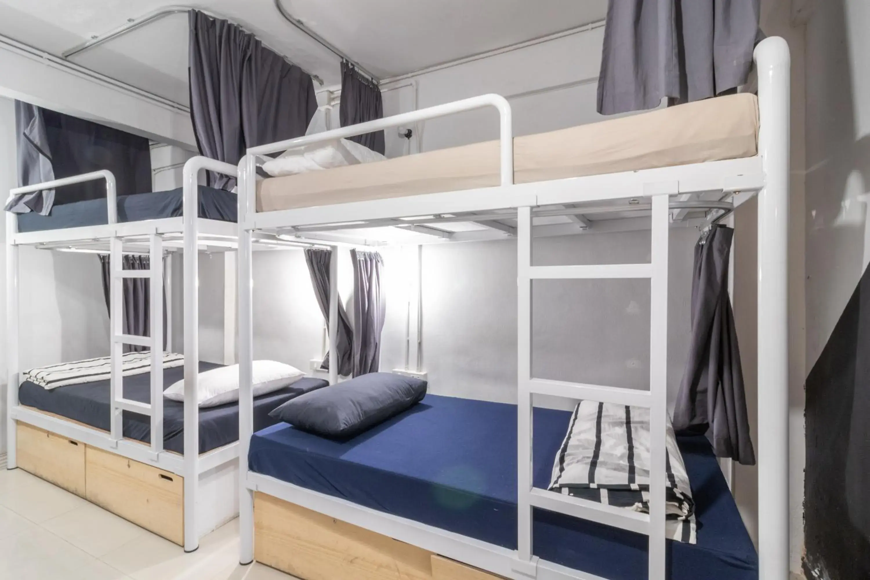 Bunk Bed in Mixed Dormitory Room in Beige Poshtels + Netflix Bunk Bed in Mixed Dormitory Room in Beige Poshtels + Netflix