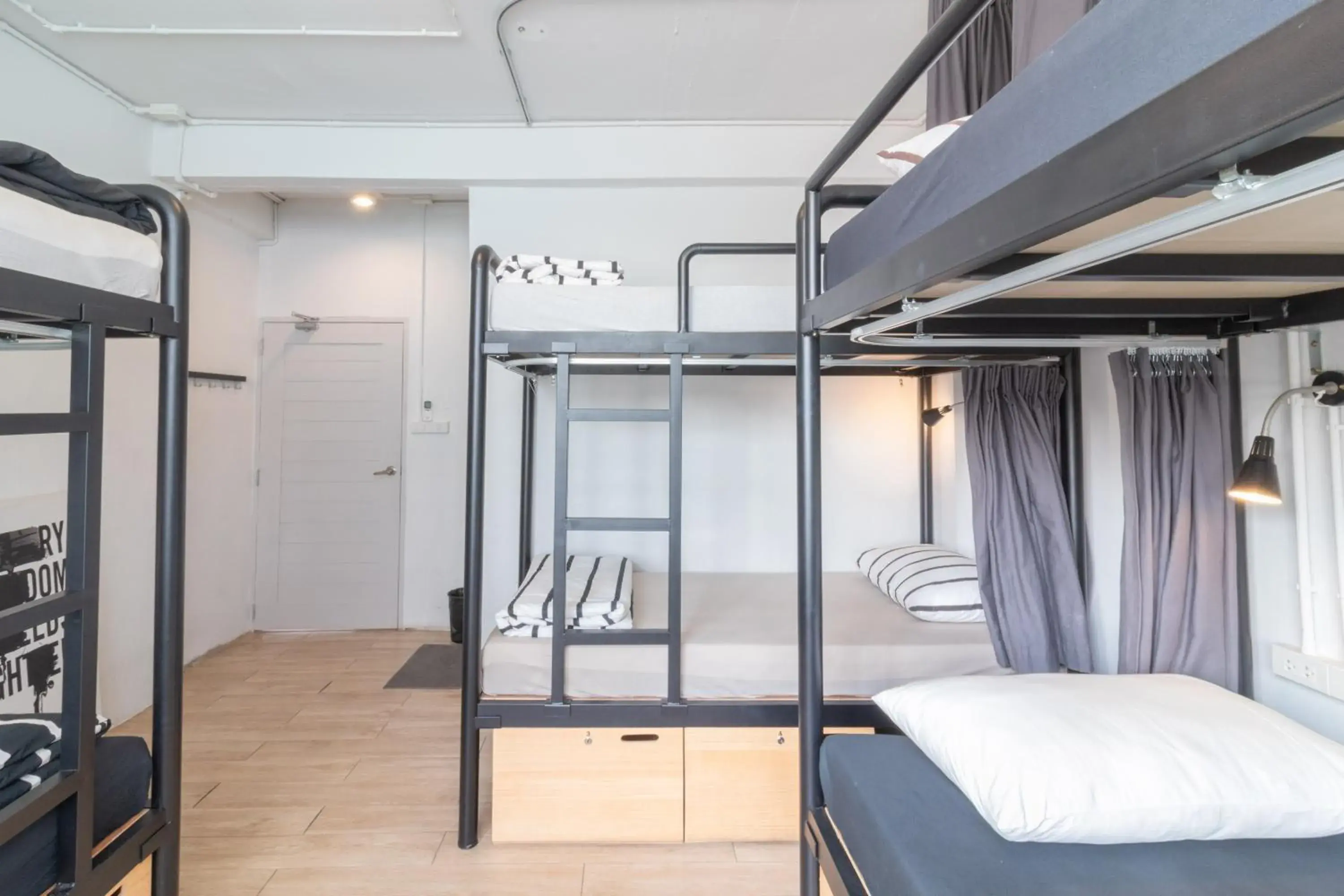 Bunk Bed in Female Dormitory Room in Beige Poshtels + Netflix Bunk Bed in Female Dormitory Room in Beige Poshtels + Netflix