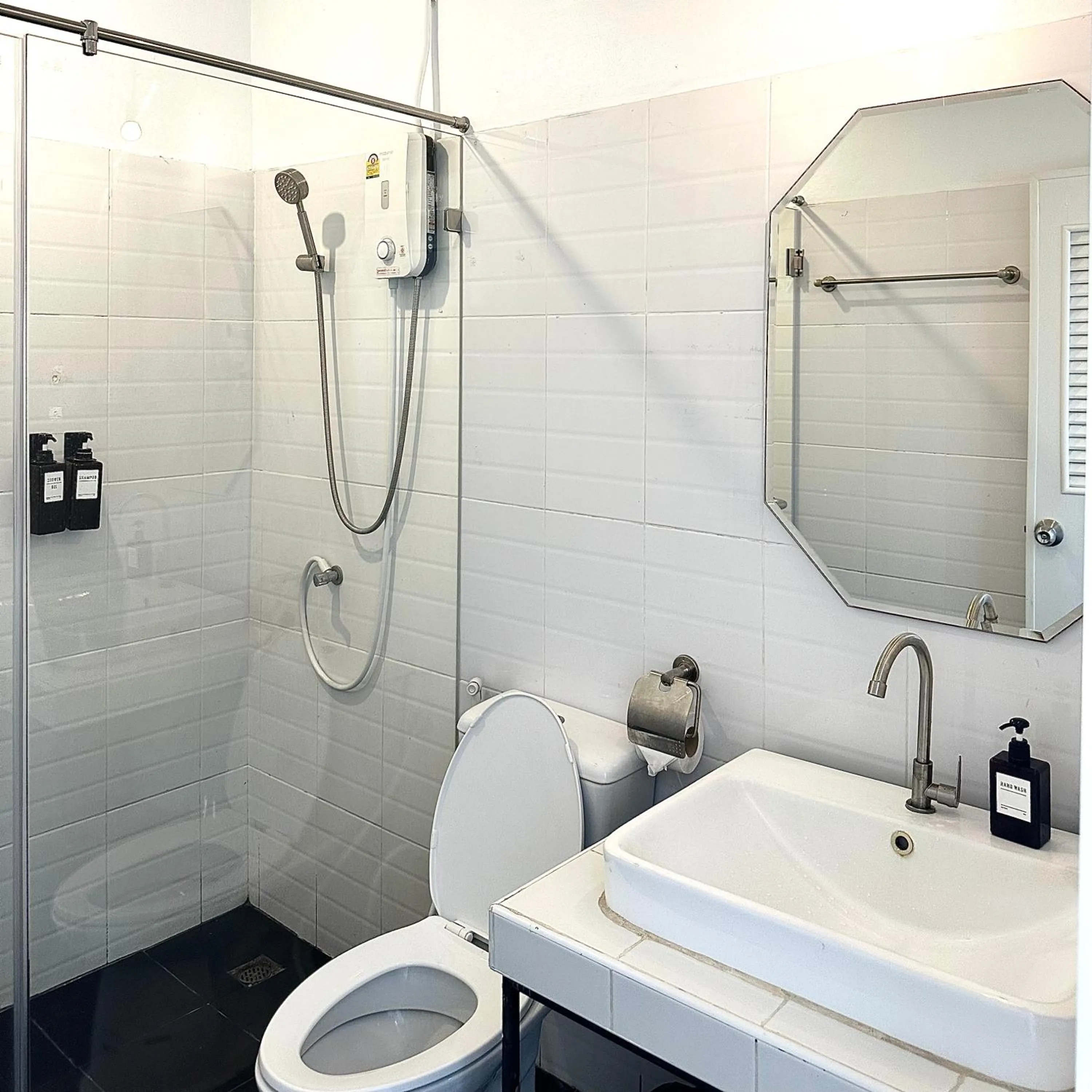 Shower in Beige Poshtels + Netflix