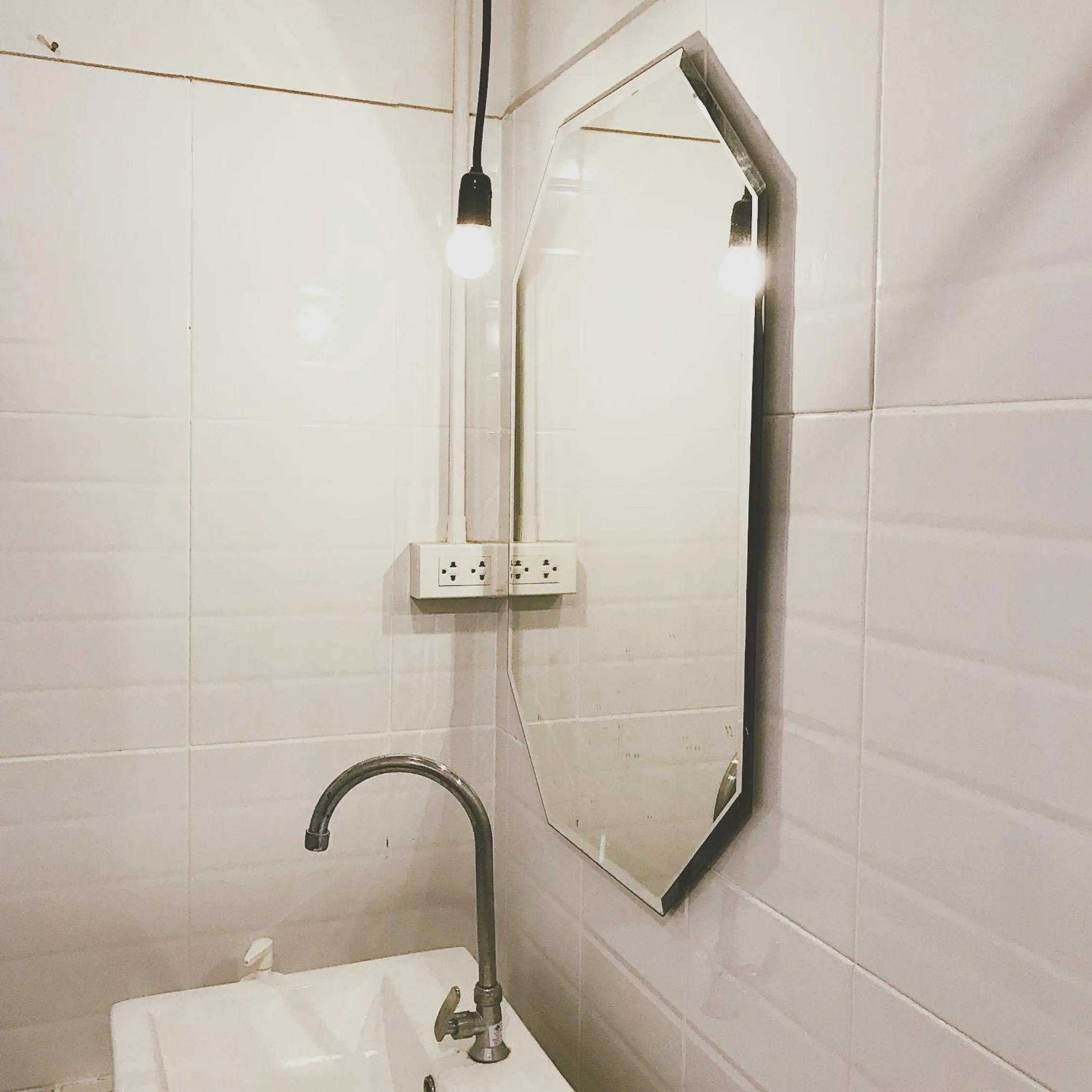 Bathroom in Beige Poshtels + Netflix