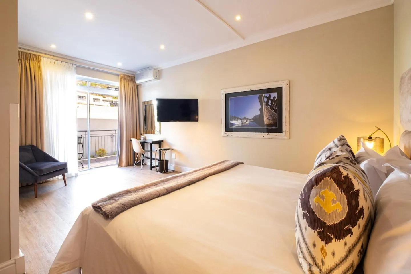 TV and multimedia, Bed in 3 On Camps Bay